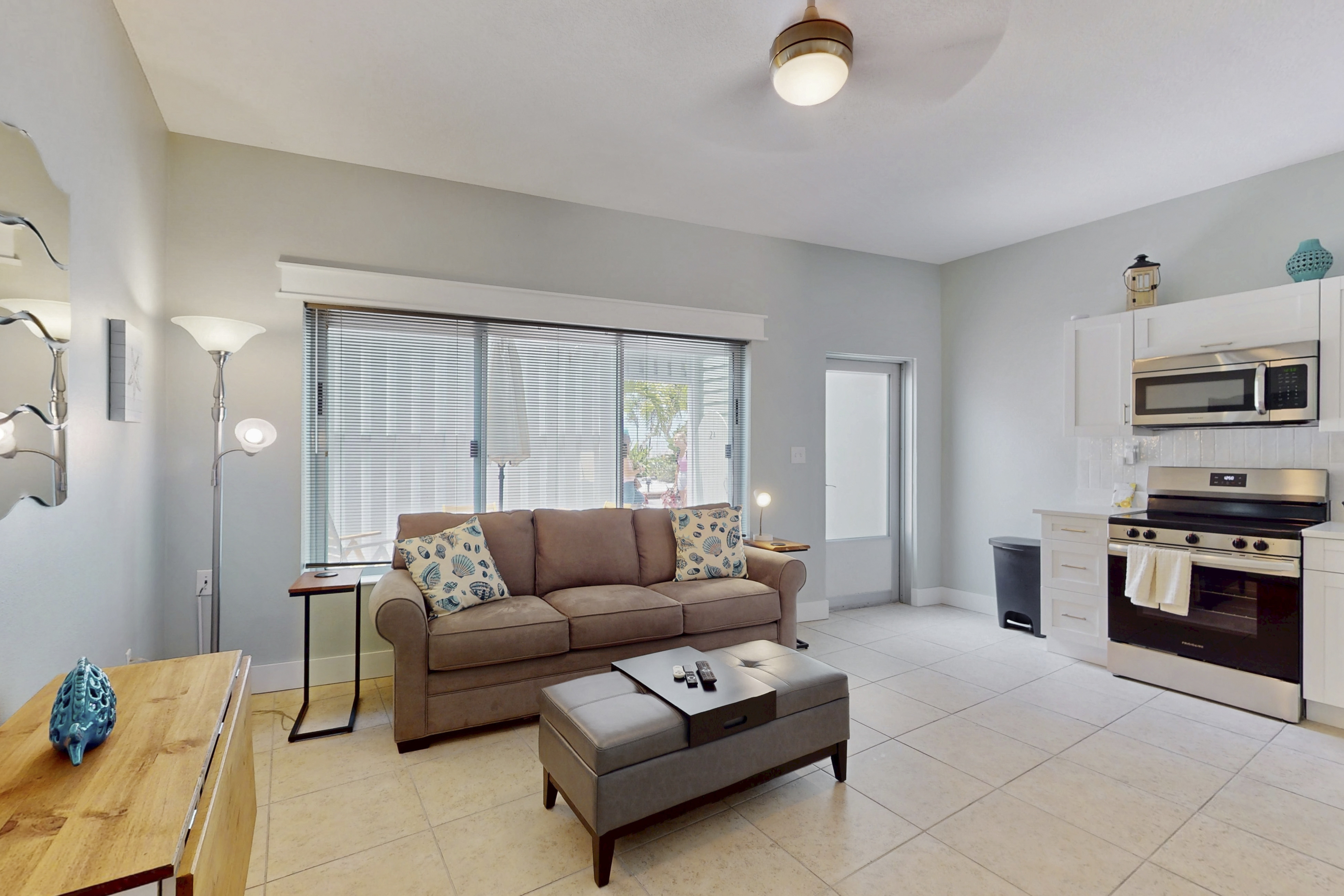 Enchanting condo with full kitchen enclosed yard and washer dryer