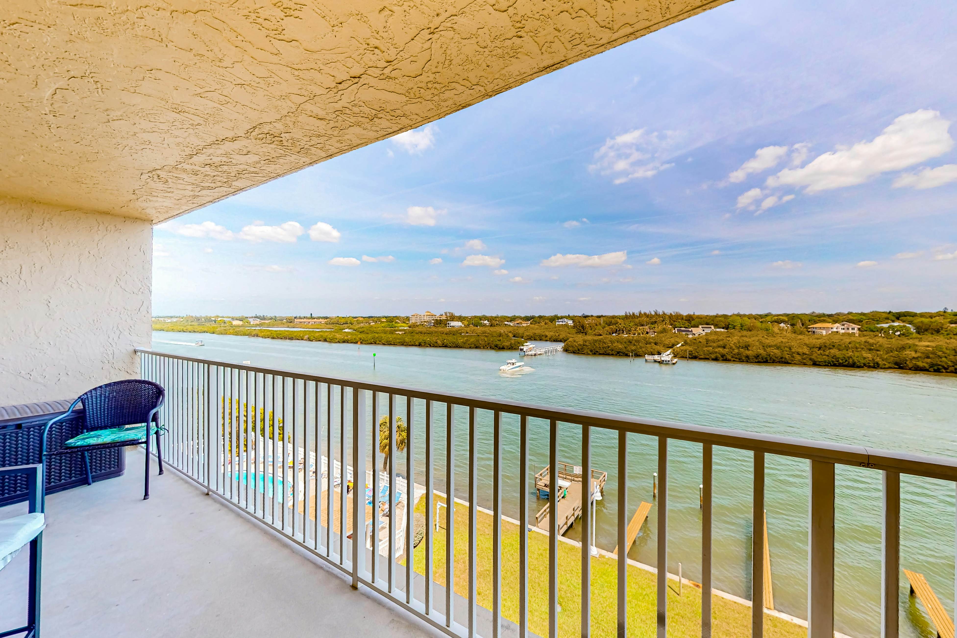 6th-floor waterfront condo with sauna, tennis, balcony, & grills