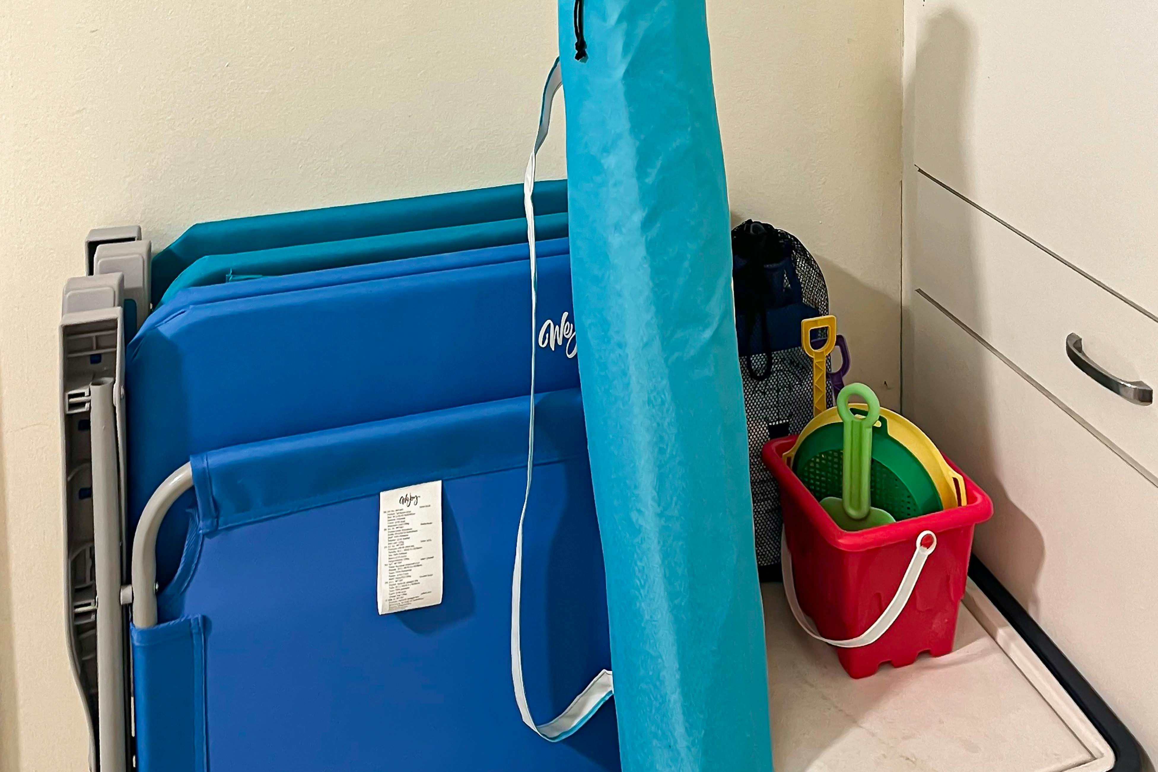 Home near the beach with private pool, enclosed patio, & W/D