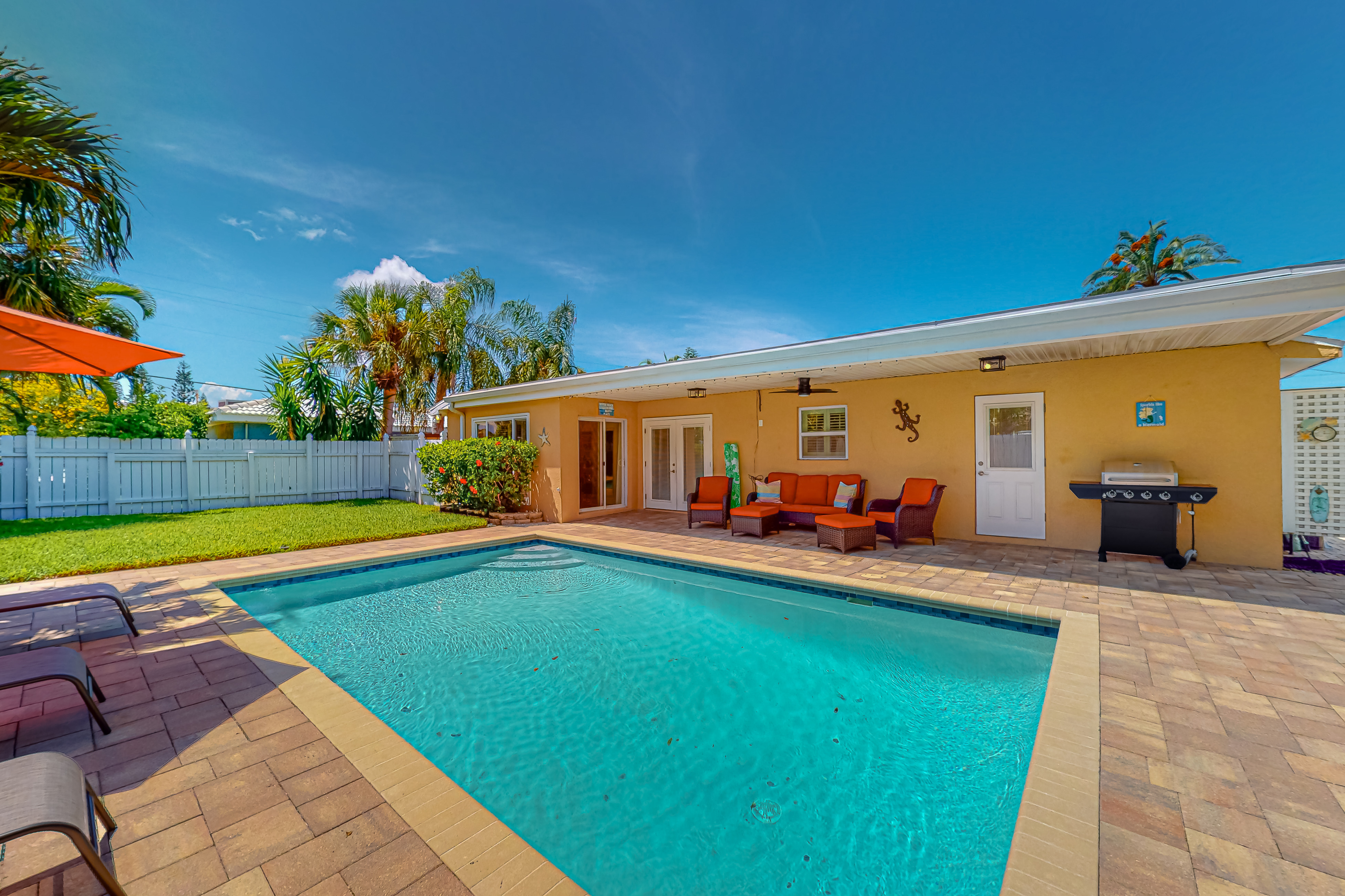 Dog friendly home near beaches with private pool enclosed backyard grill WD