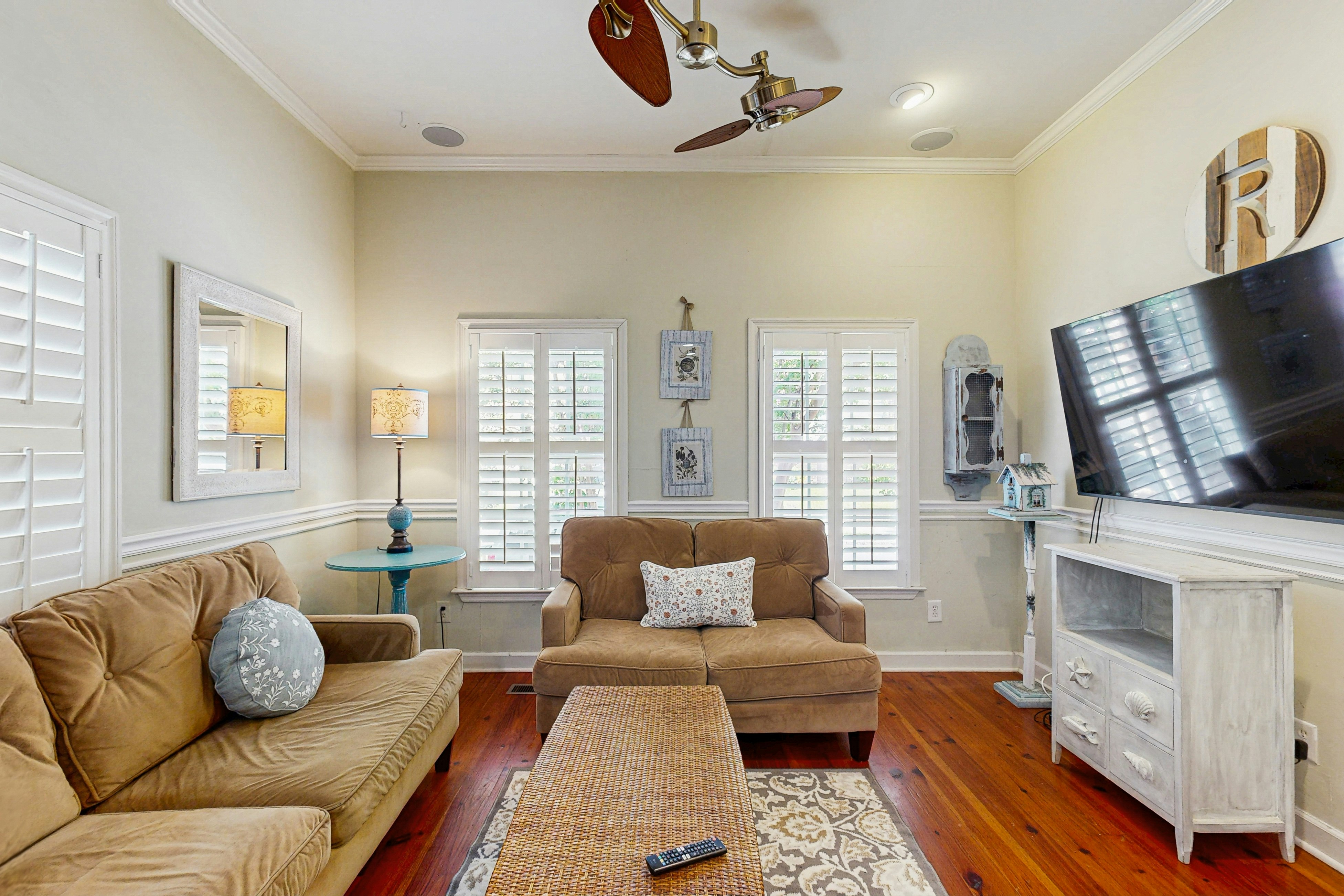 North Central, 30-Day Rental Home w/Double Porches, Garden Patio, and Free WiFi