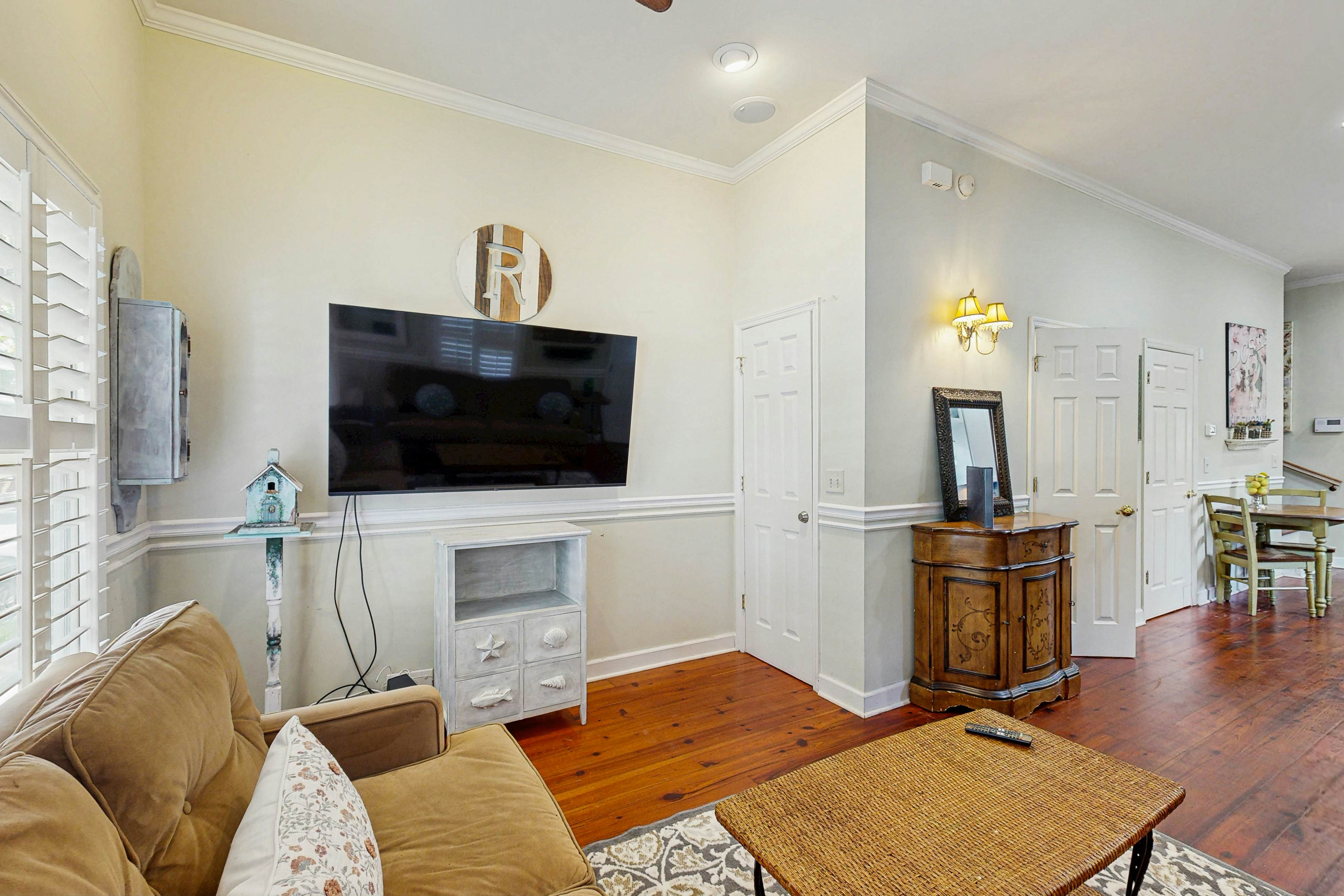 North Central, 30-Day Rental Home w/Double Porches, Garden Patio, and Free WiFi