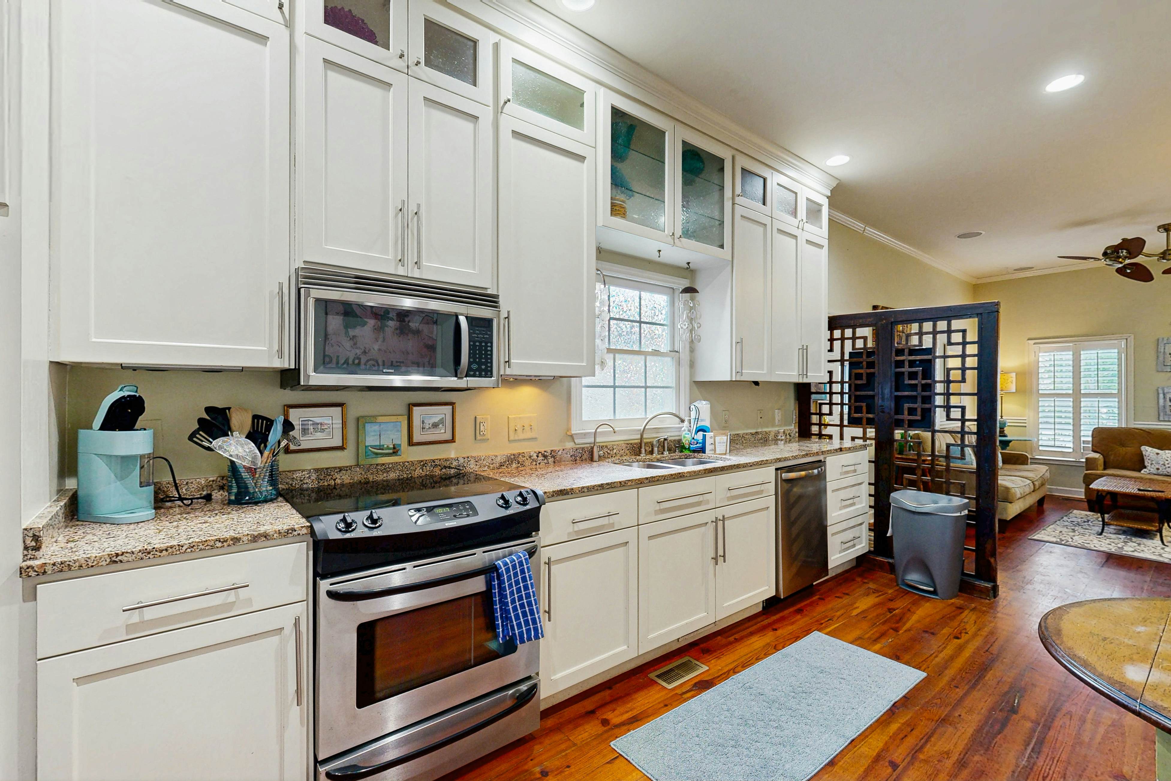 North Central, 30-Day Rental Home w/Double Porches, Garden Patio, and Free WiFi