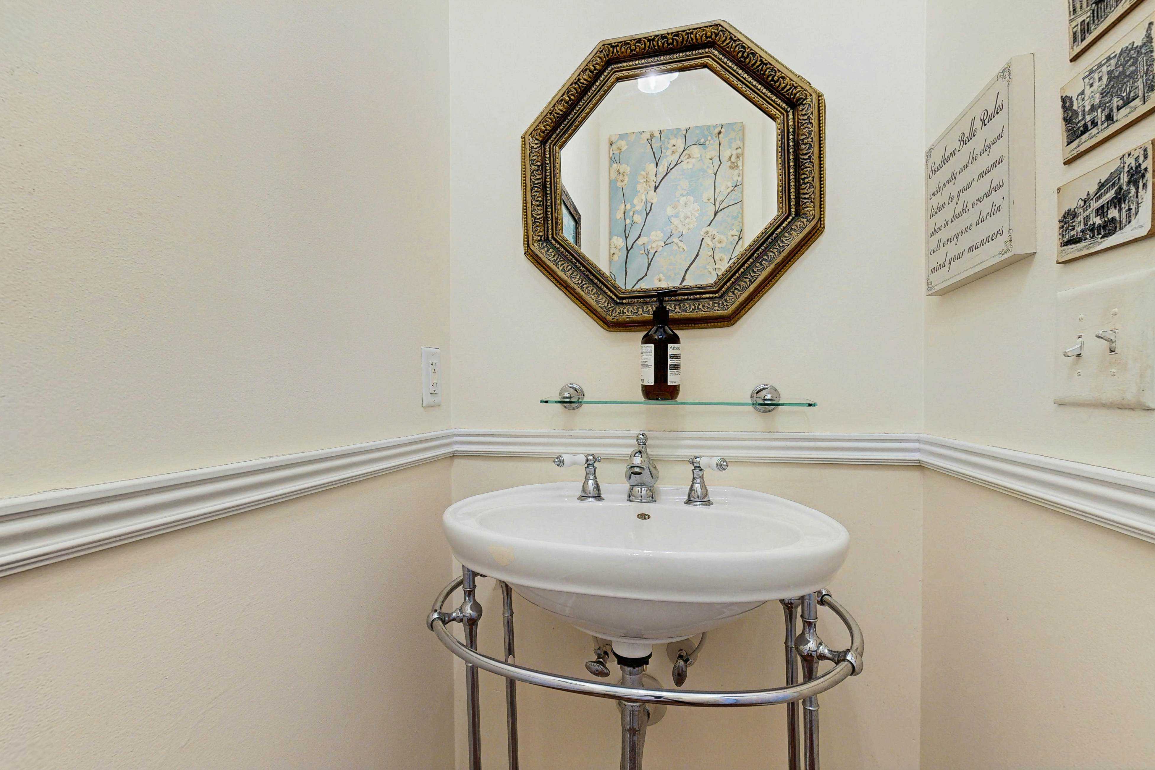 North Central, 30-Day Rental Home w/Double Porches, Garden Patio, and Free WiFi