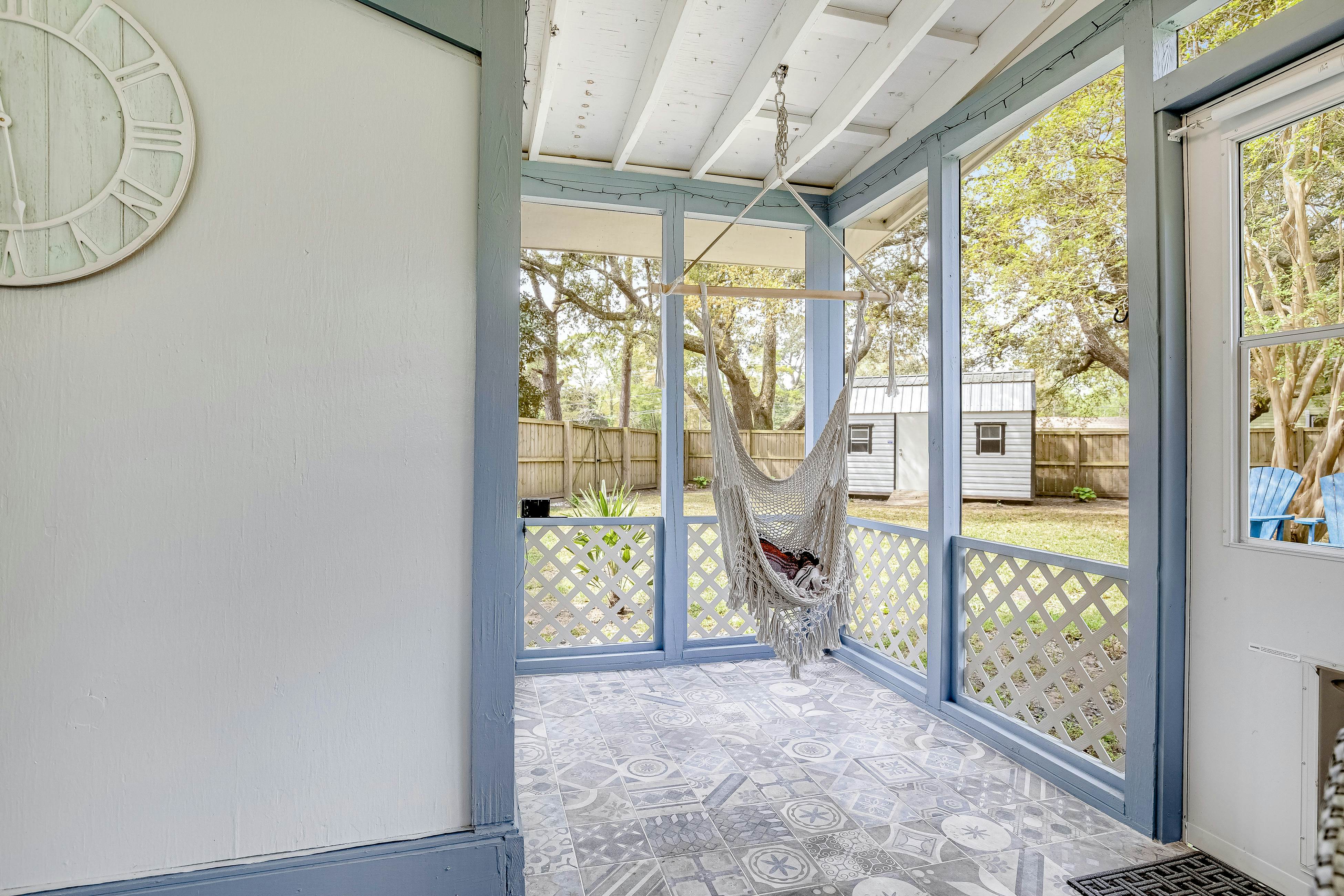 Stylish, Dog-Friendly, 30-Day Rental House w/Free WiFi, W/D, and Furnished Patio