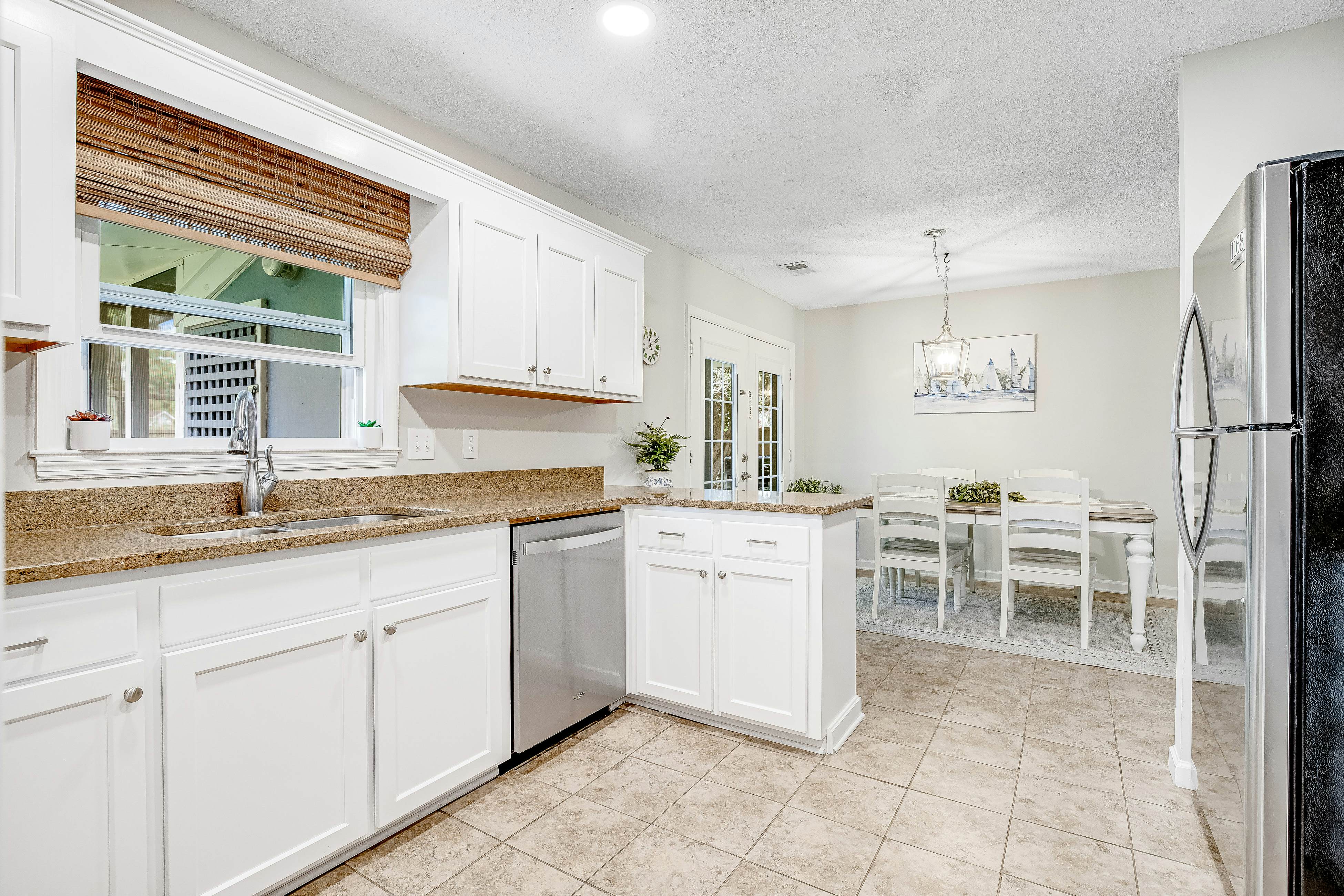 Stylish, Dog-Friendly, 30-Day Rental House w/Free WiFi, W/D, and Furnished Patio