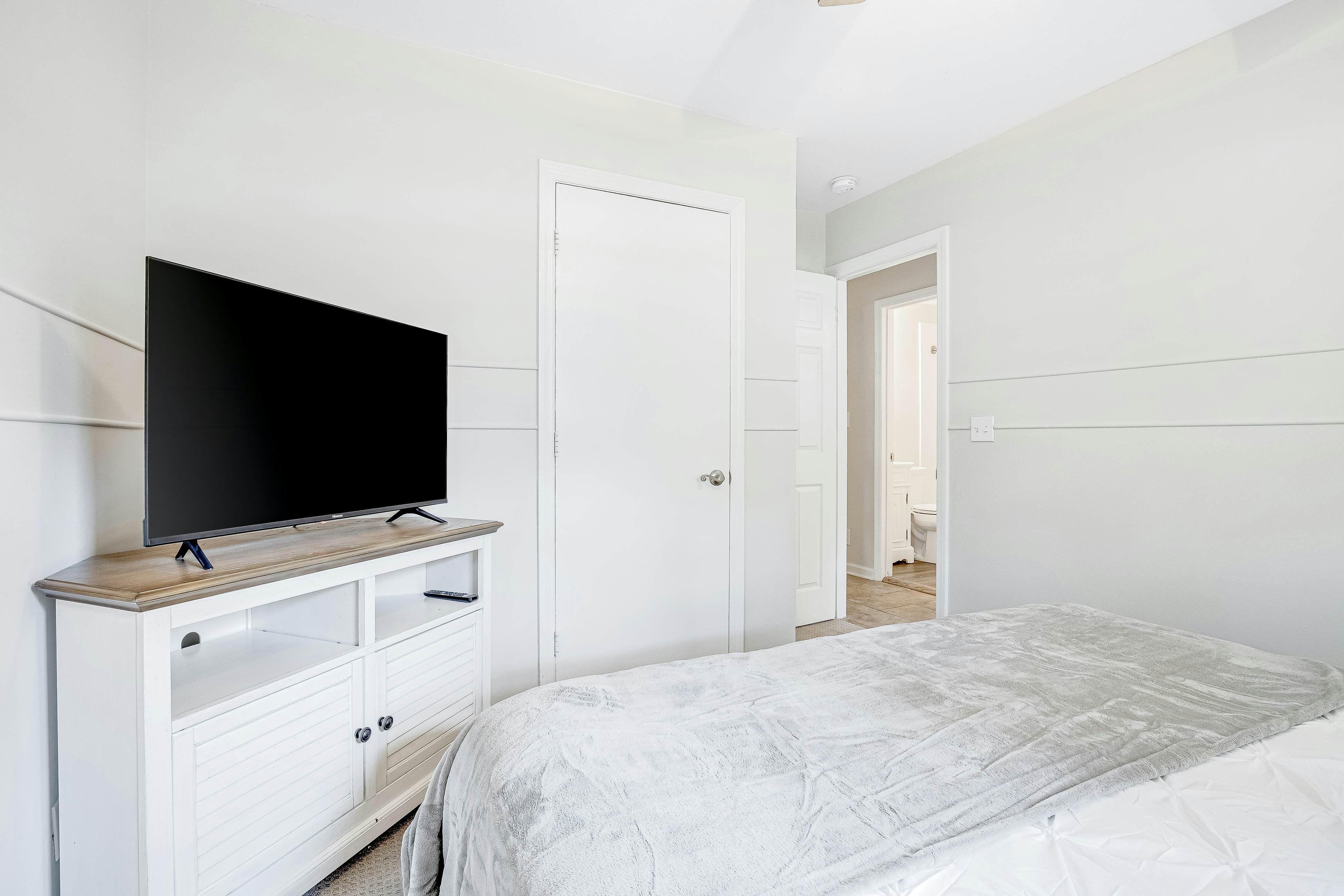 Stylish, Dog-Friendly, 30-Day Rental House w/Free WiFi, W/D, and Furnished Patio