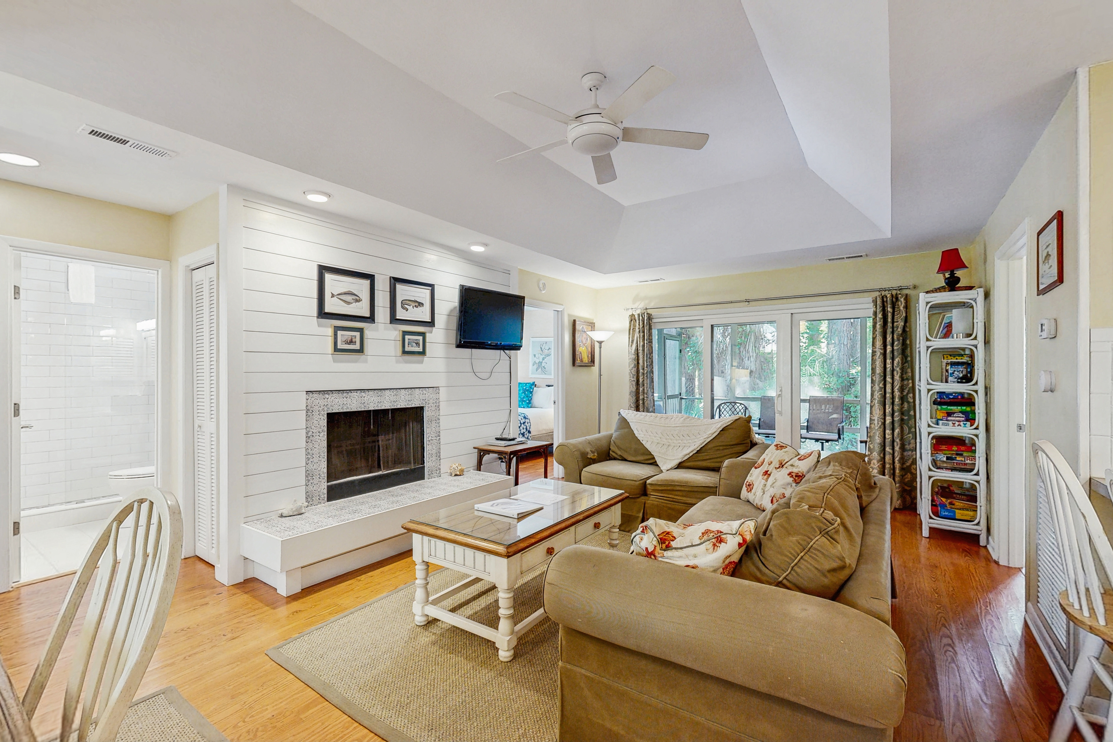 Cabin in the maritime forest with pool and golf on-site - walk to the beach