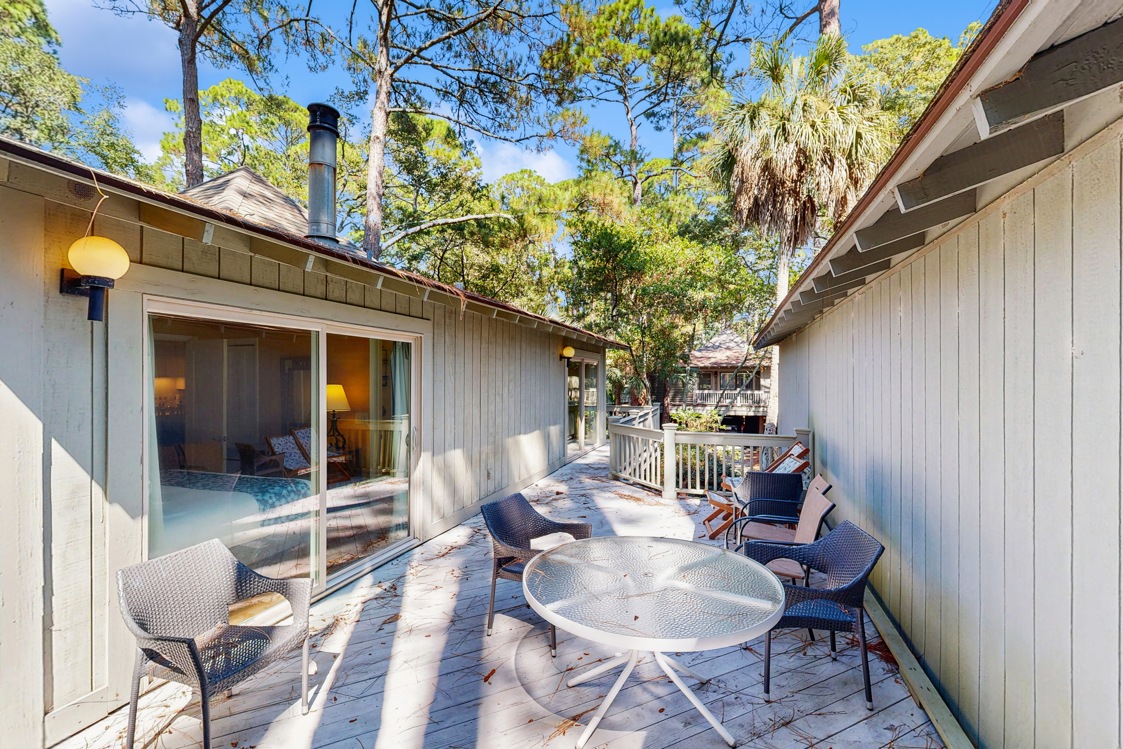 Cabin in the maritime forest with pool and golf on-site - walk to the beach