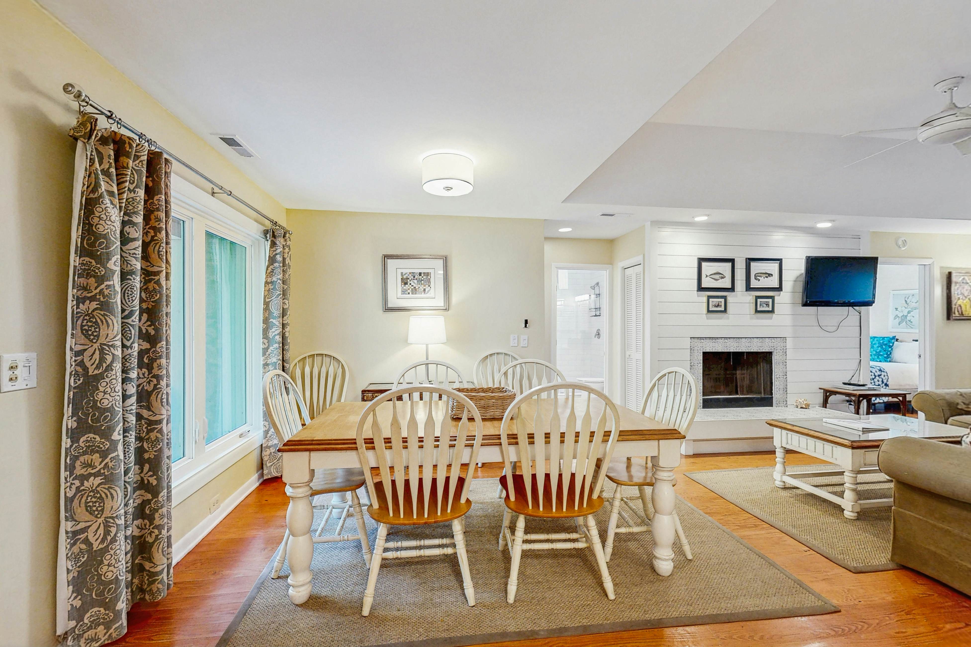 Cabin in the maritime forest with pool and golf on-site - walk to the beach