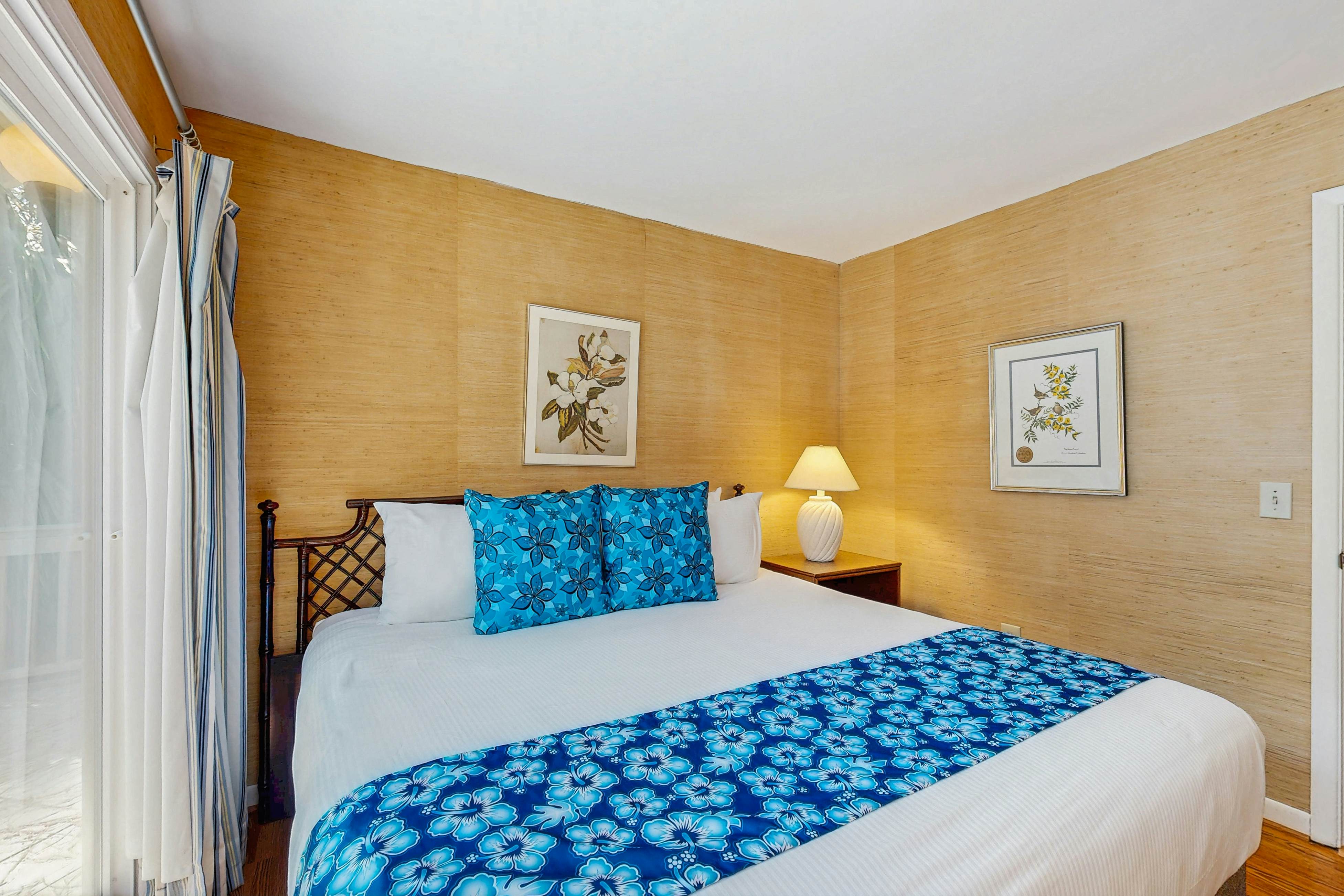 Cabin in the maritime forest with pool and golf on-site - walk to the beach