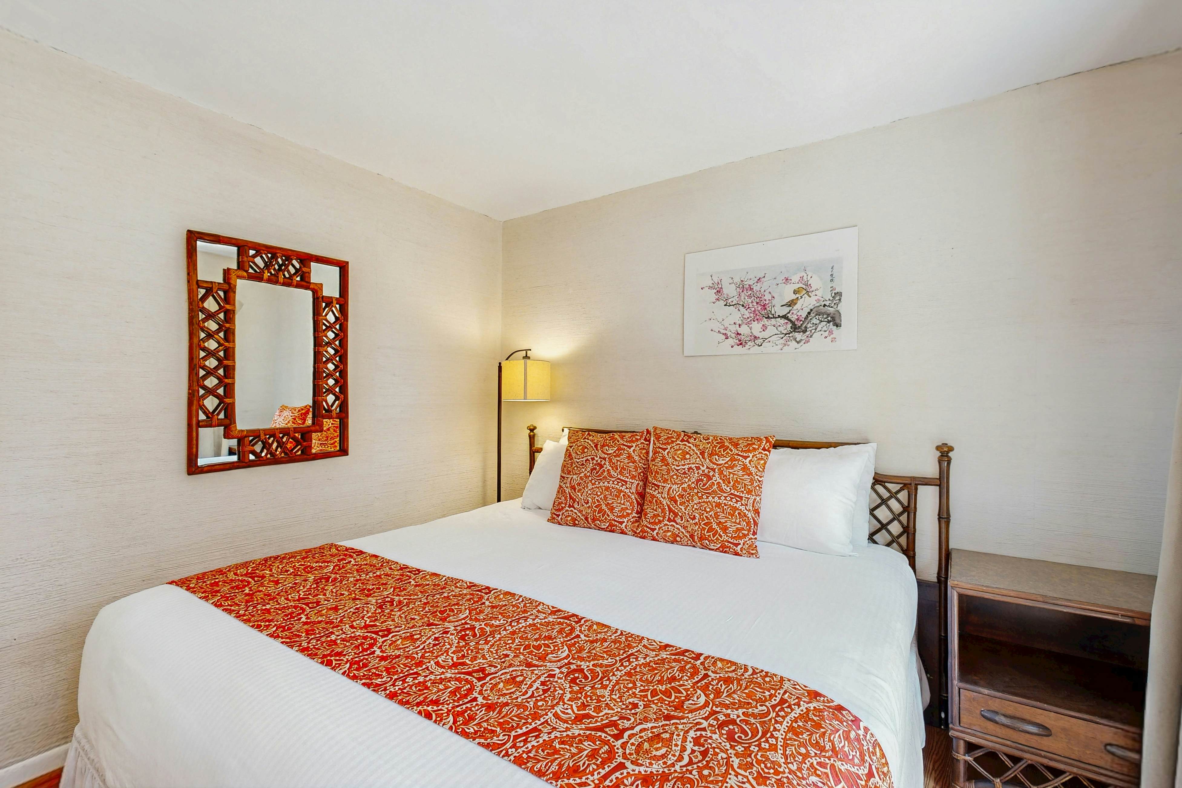 Cabin in the maritime forest with pool and golf on-site - walk to the beach