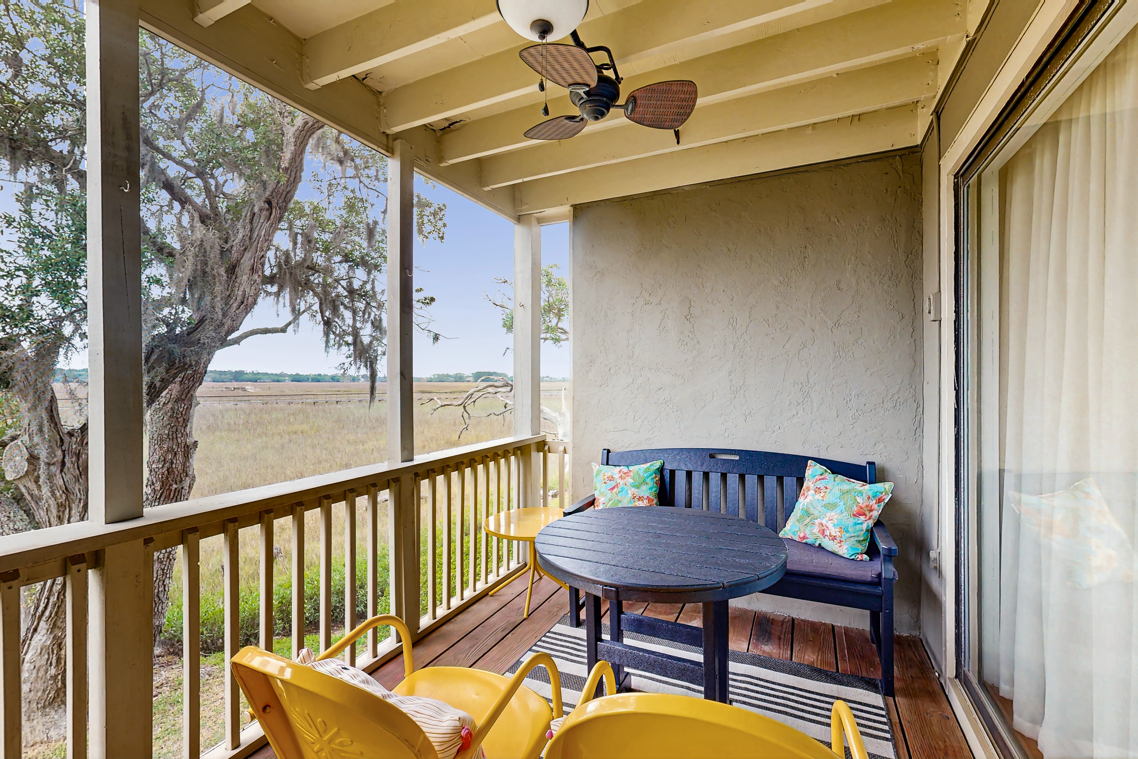 Charming Coastal Condo, with Shared Pool, Fitness Center & Dock