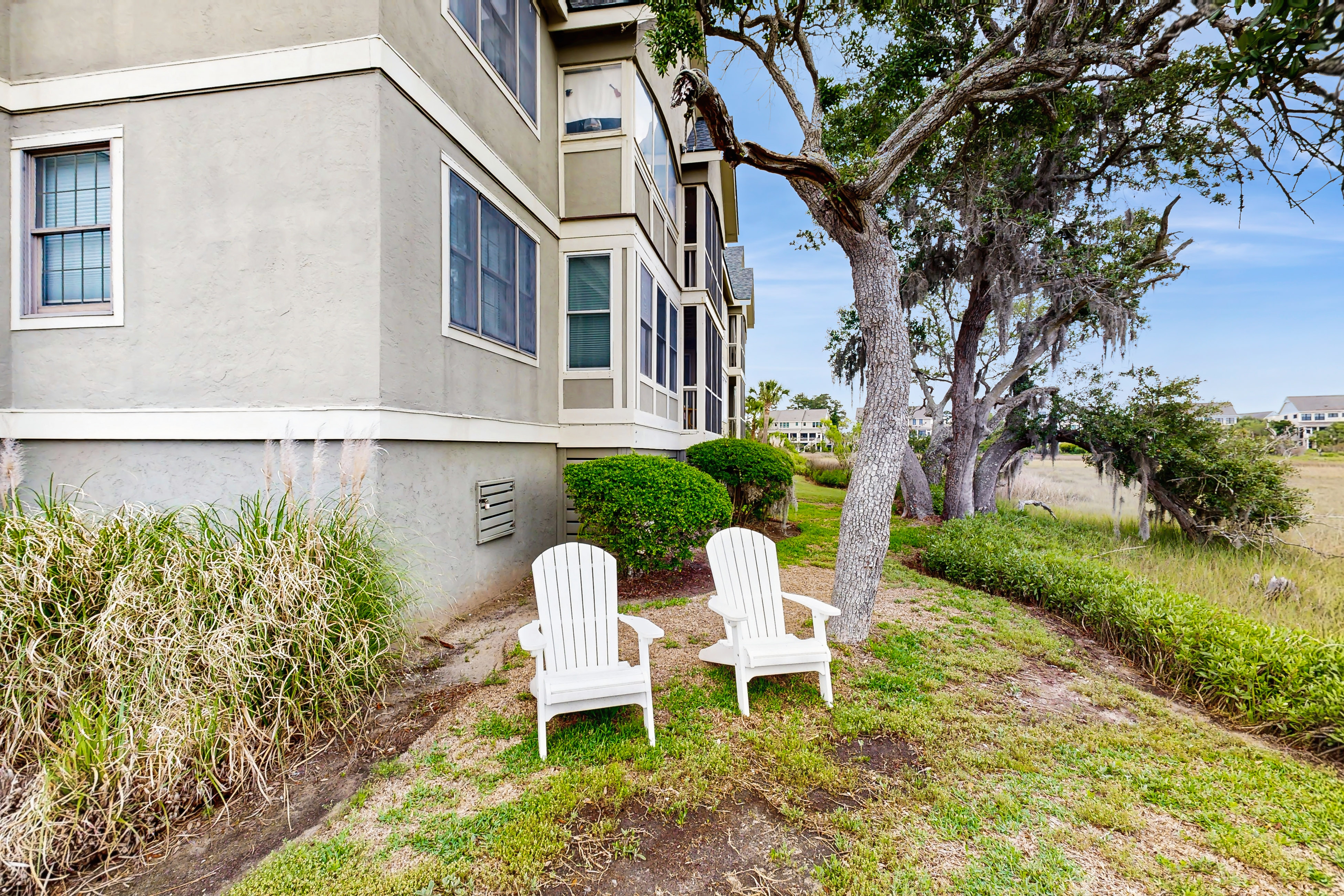 Charming Coastal Condo, with Shared Pool, Fitness Center & Dock