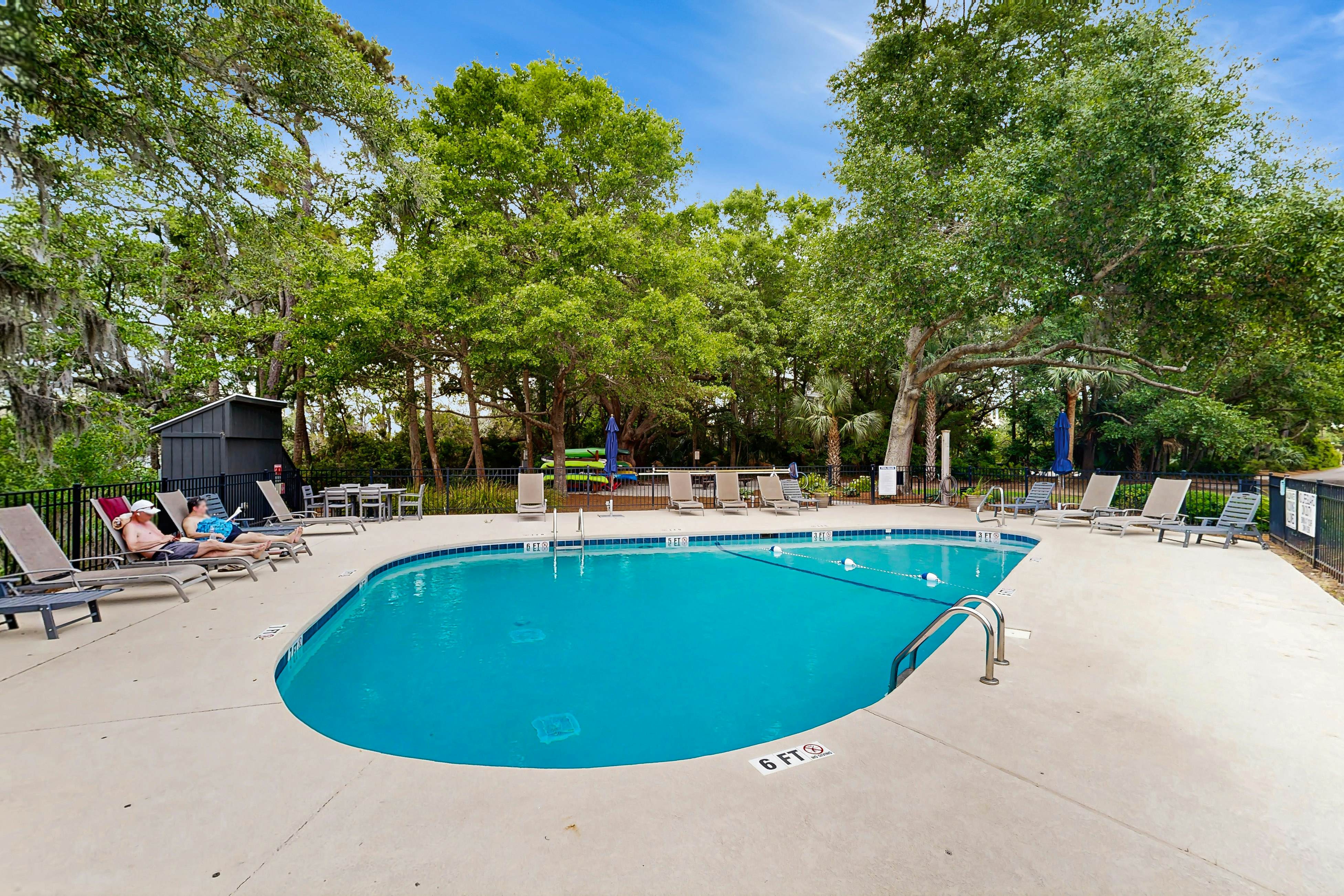 Charming Coastal Condo, with Shared Pool, Fitness Center & Dock