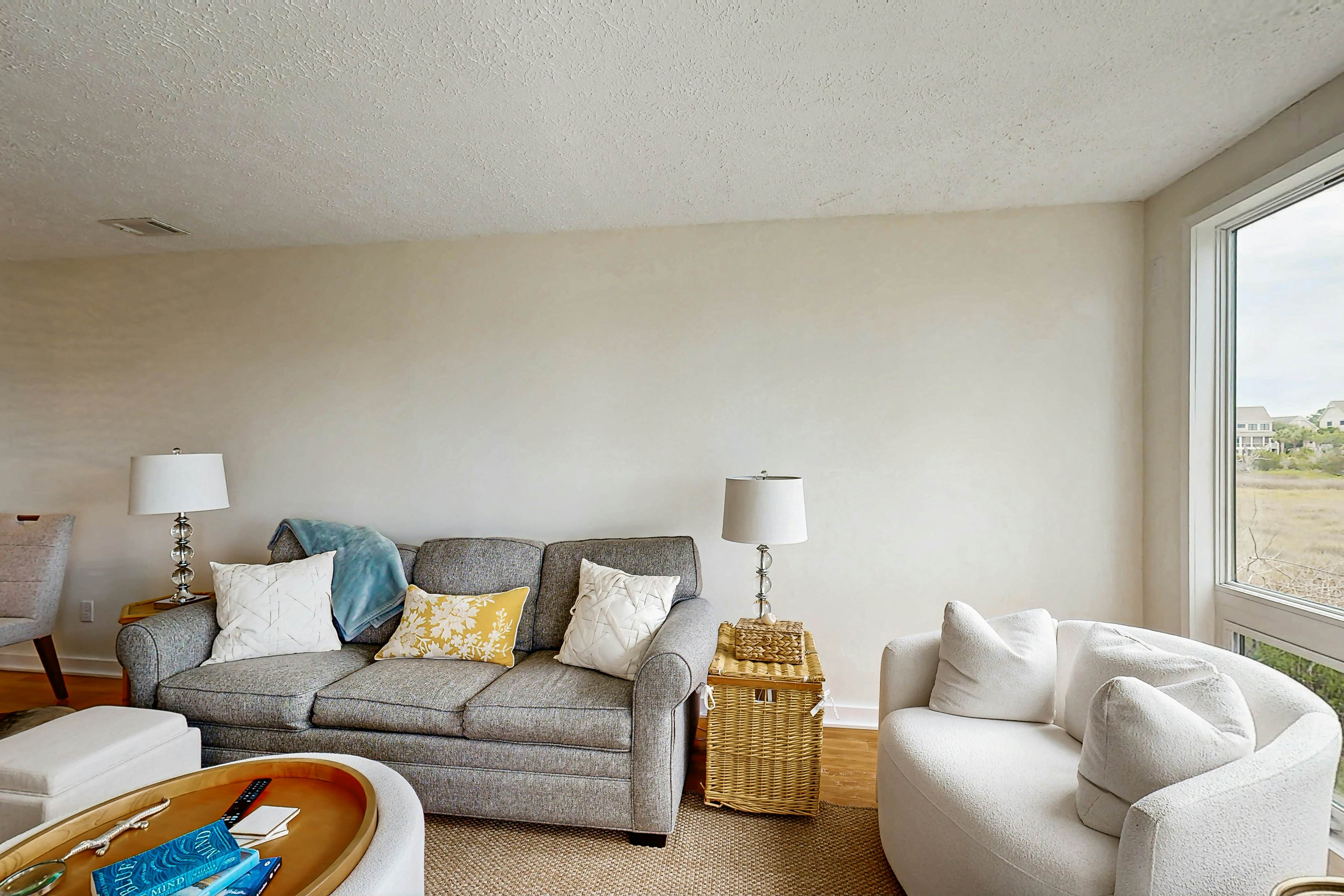 Charming Coastal Condo, with Shared Pool, Fitness Center & Dock