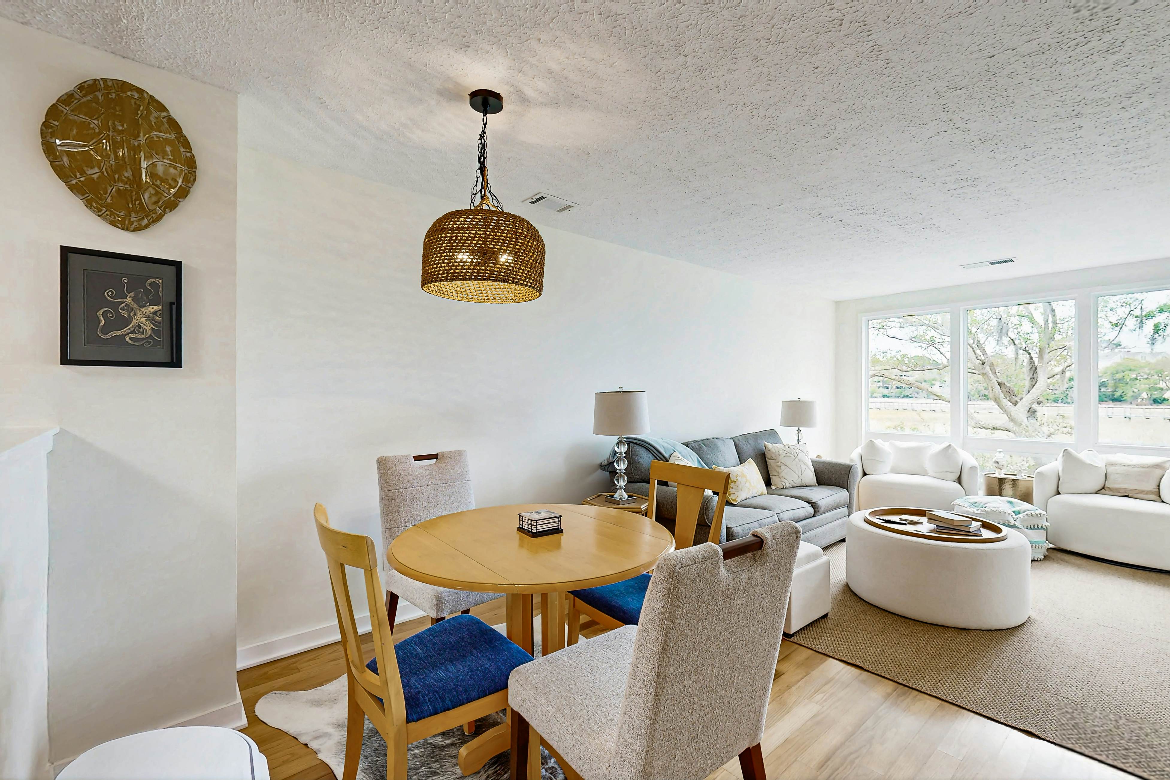 Charming Coastal Condo, with Shared Pool, Fitness Center & Dock