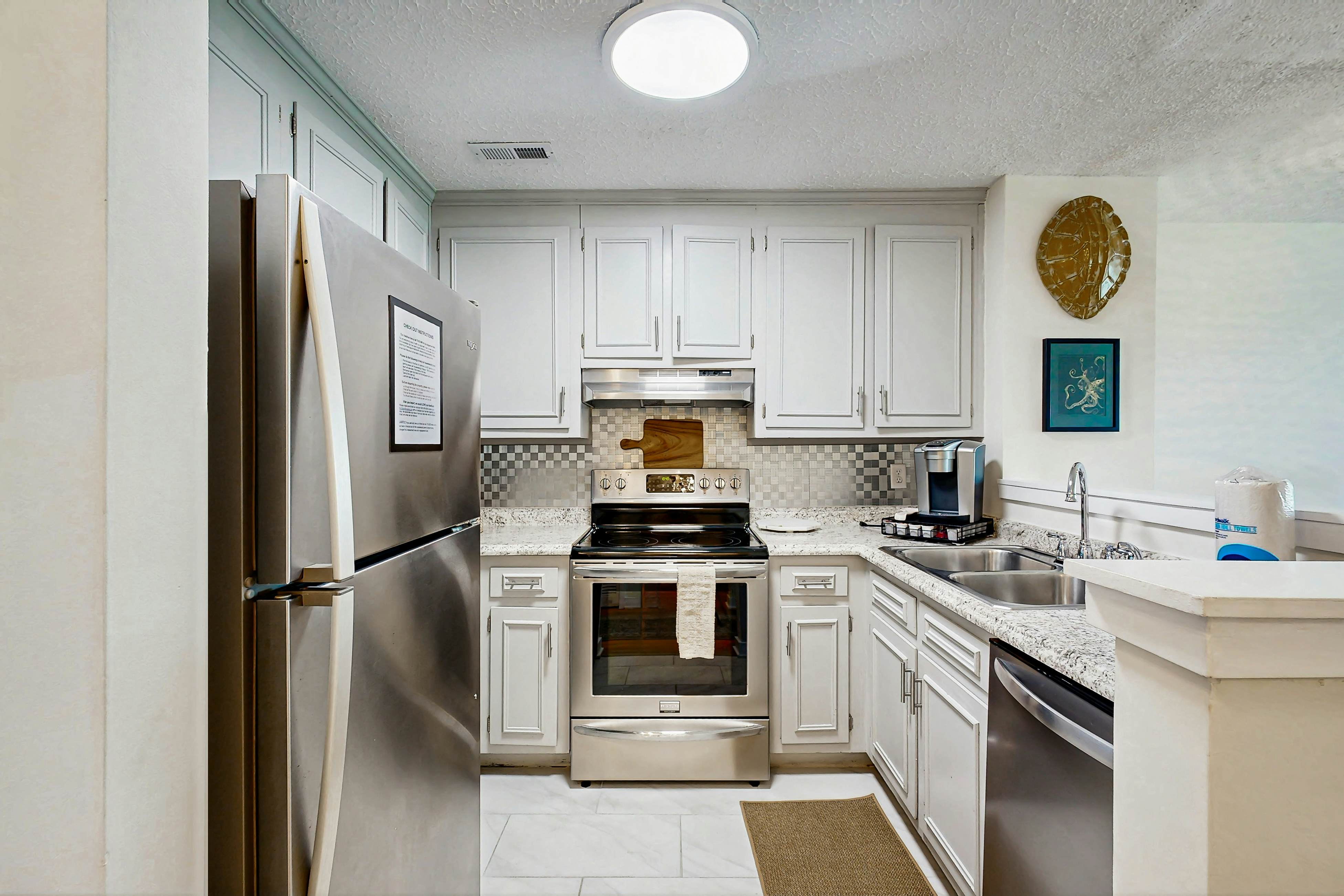 Charming Coastal Condo, with Shared Pool, Fitness Center & Dock