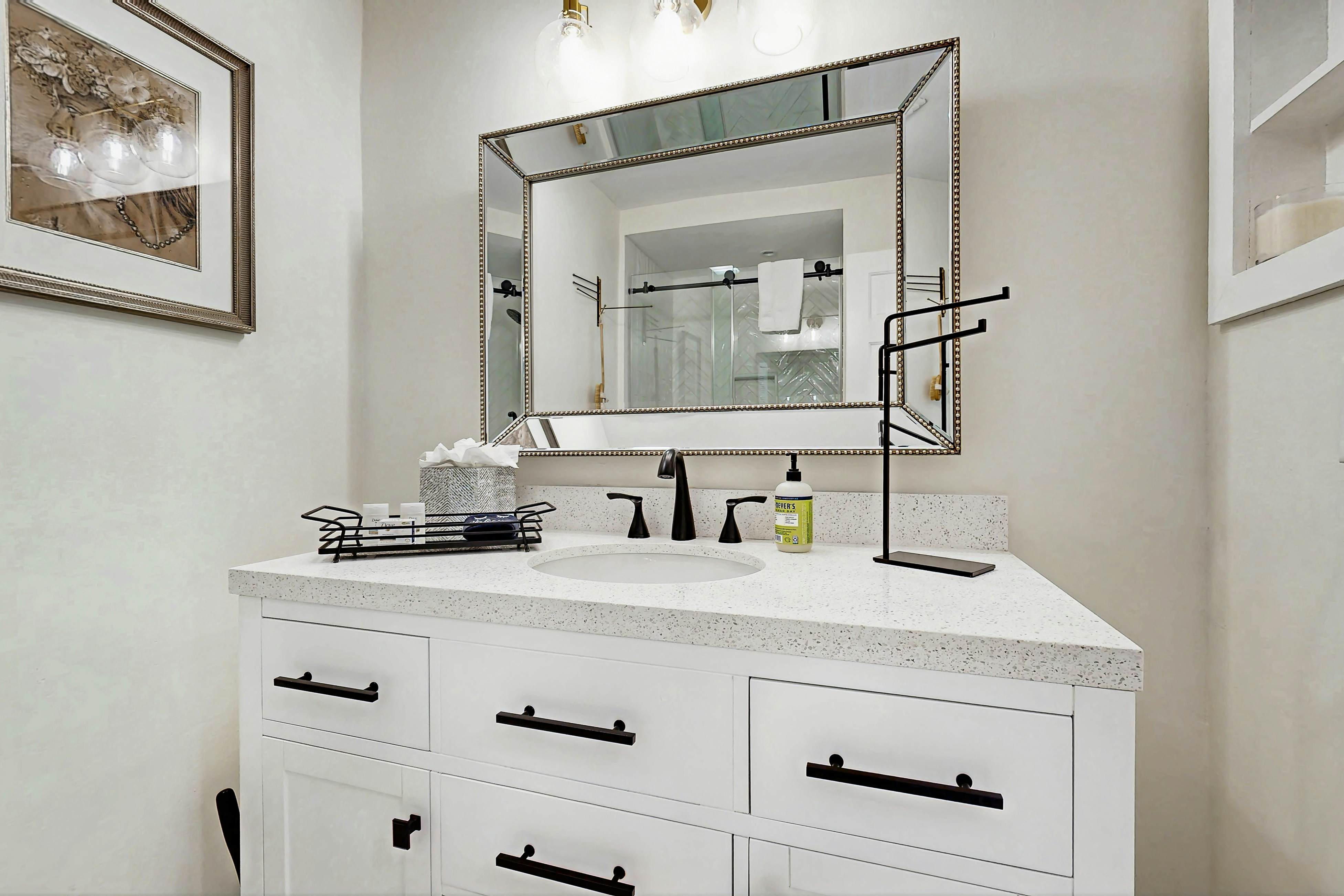 Charming Coastal Condo, with Shared Pool, Fitness Center & Dock