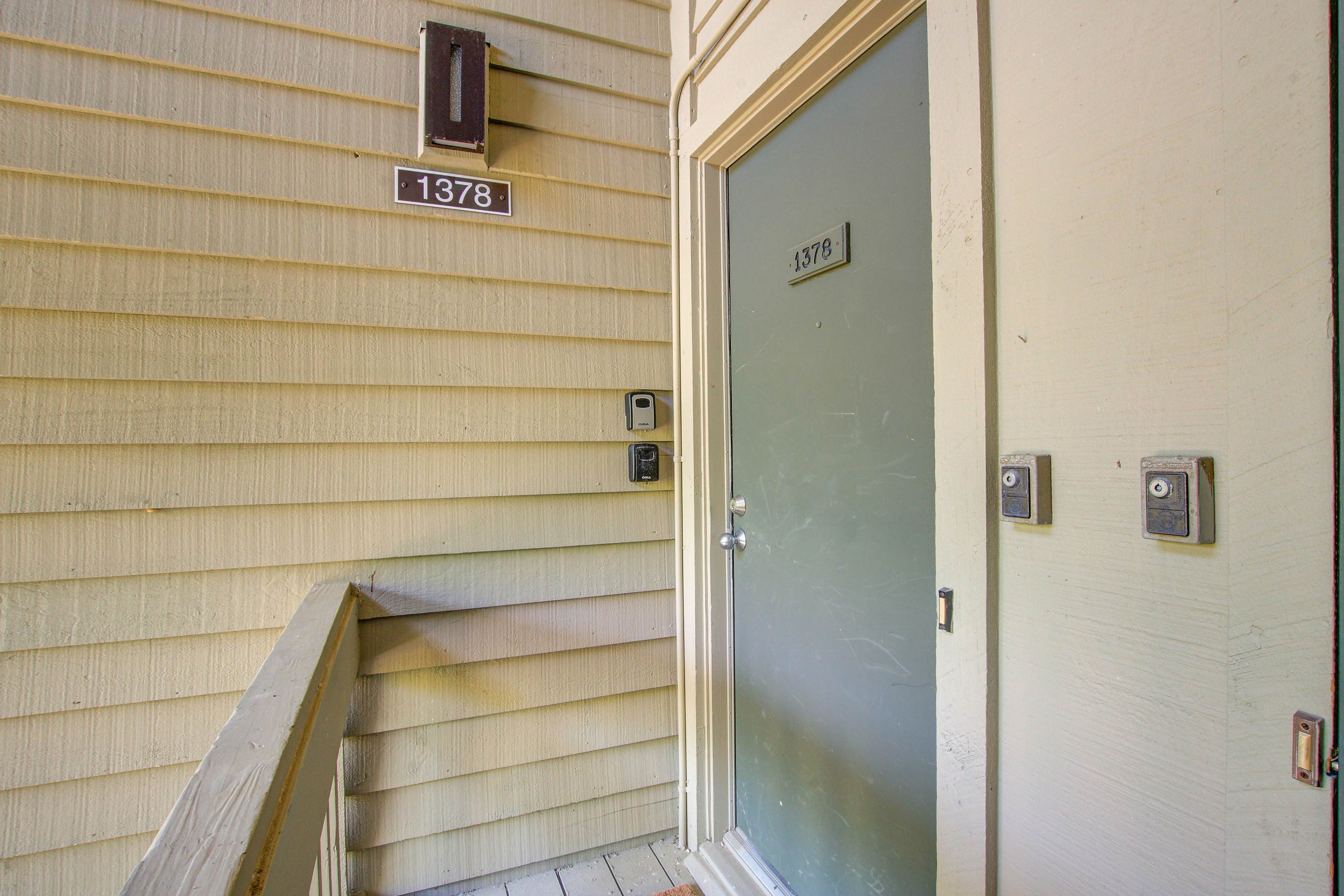 Beachfront villa with dolphin viewing deck, shared pools, tennis, golf & more