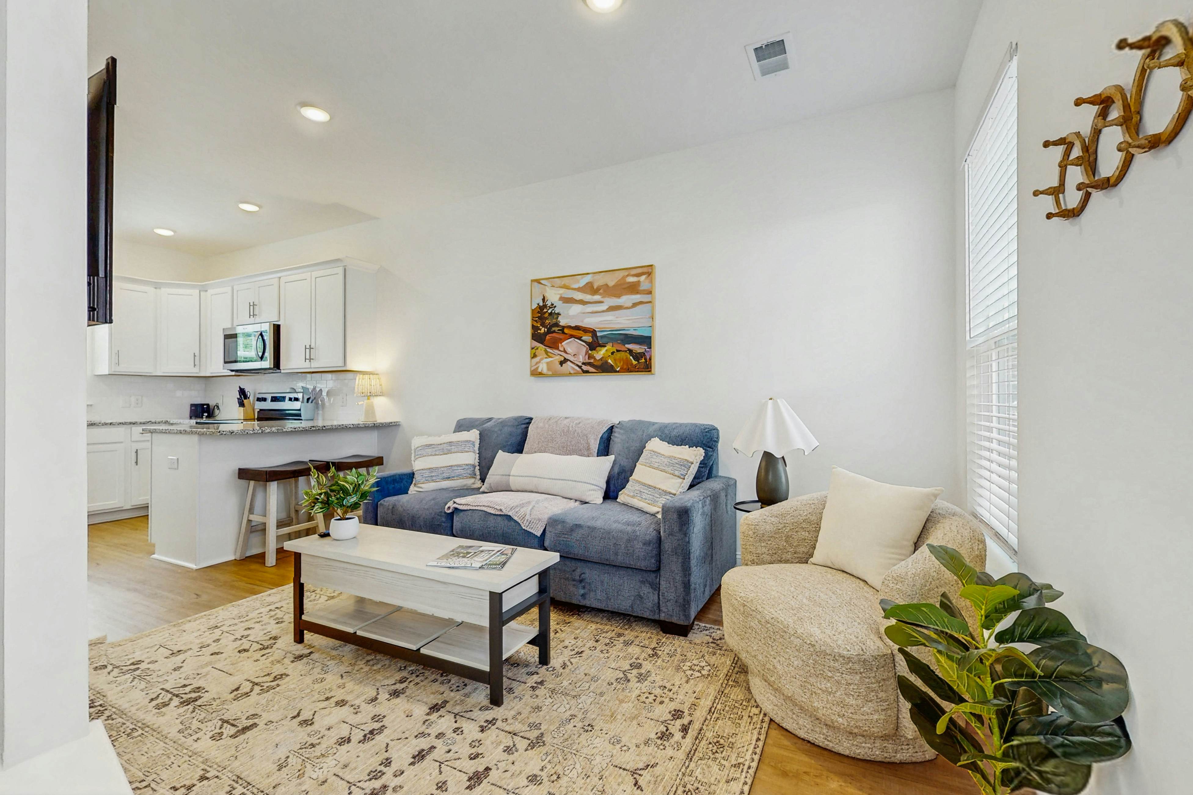 1BR Cottage Home in Pet Friendly Resort w/ Pool, hot tub & parks