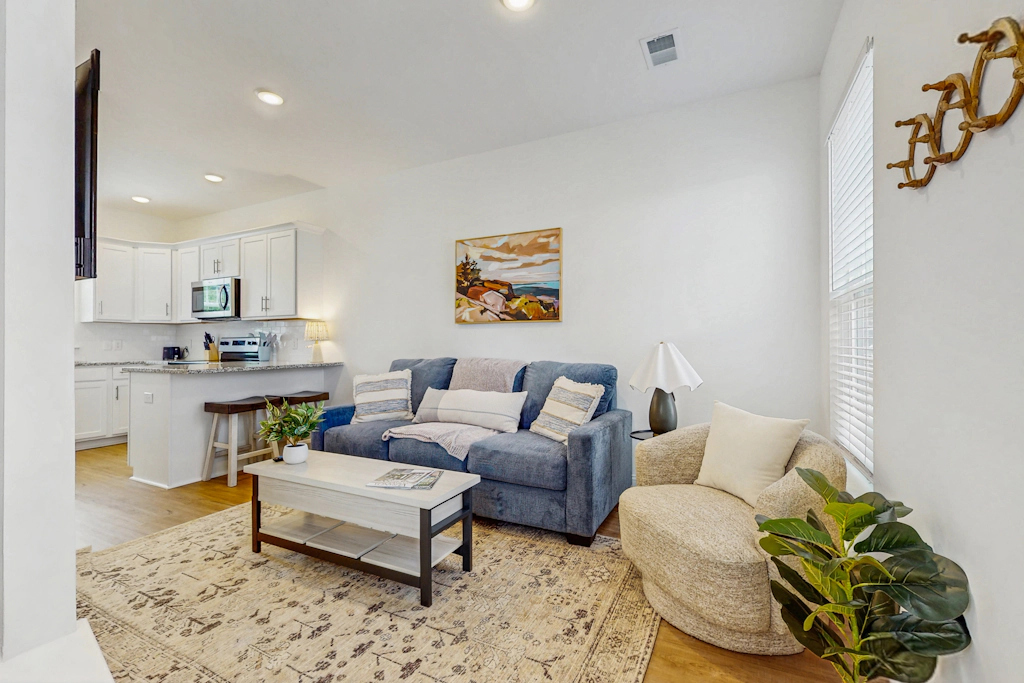 1BR Cottage Home in Pet Friendly Resort w/ Pool, hot tub & parks