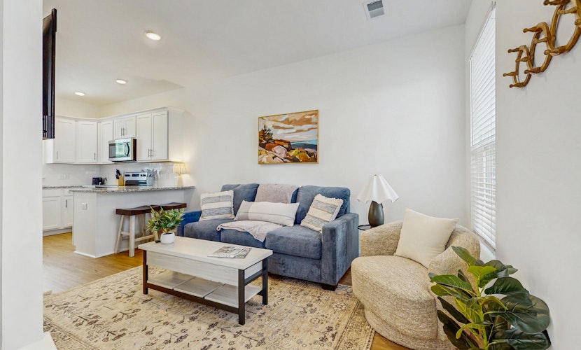 1BR Cottage Home in Pet Friendly Resort w/ Pool, hot tub & parks