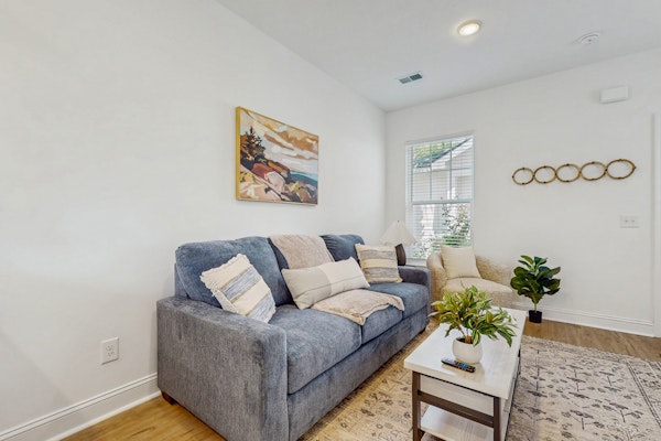 1BR Cottage Home in Pet Friendly Resort w/ Pool, hot tub & parks