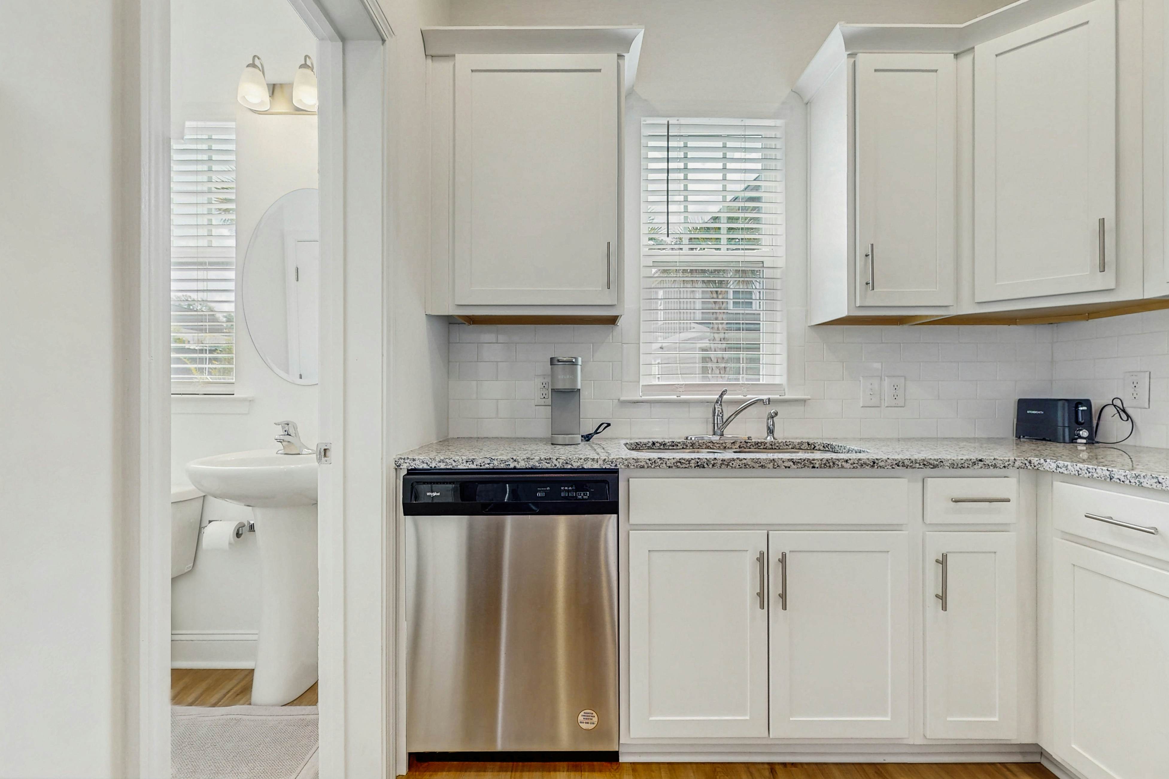 1BR Cottage Home in Pet Friendly Resort w/ Pool, hot tub & parks