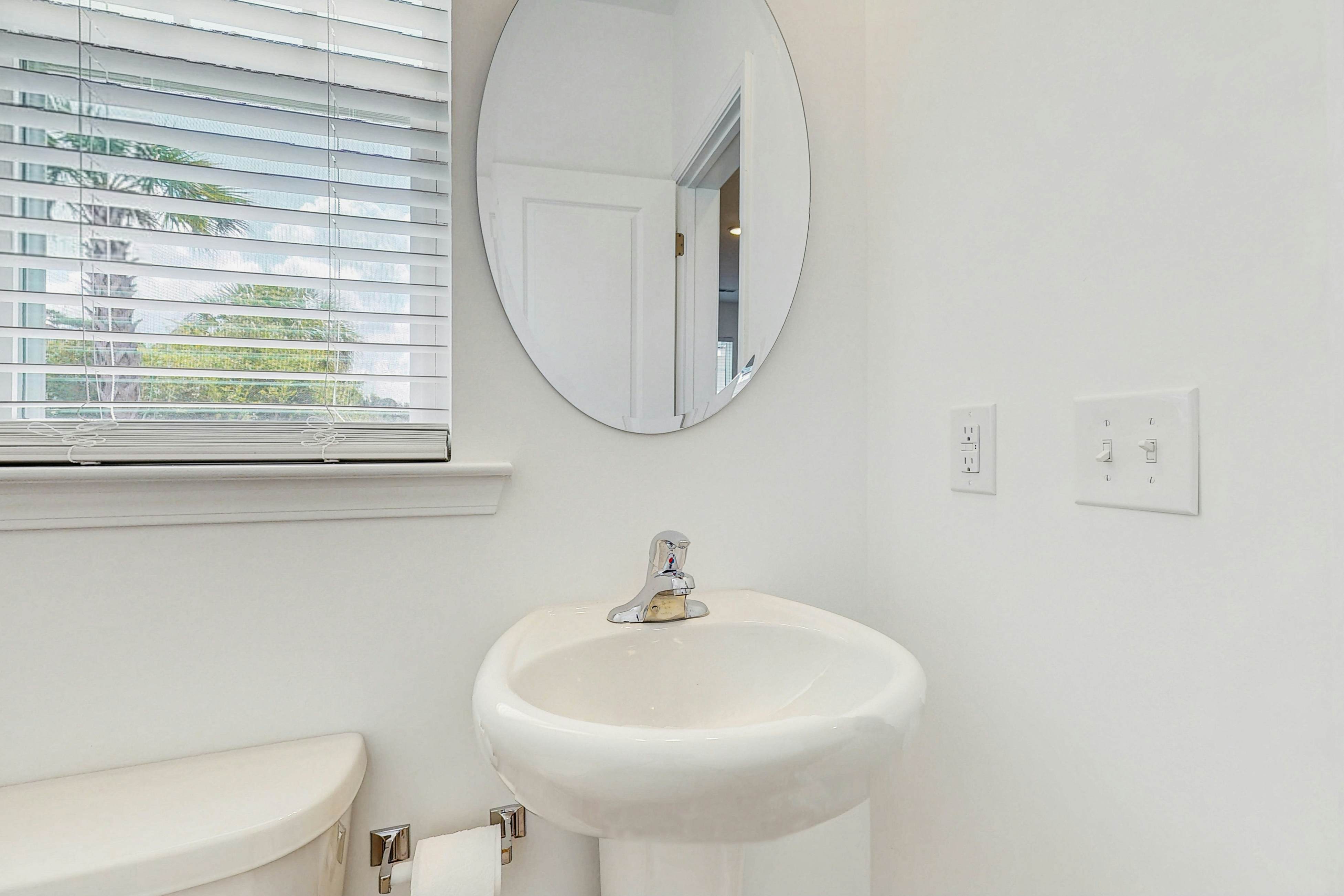 1BR Cottage Home in Pet Friendly Resort w/ Pool, hot tub & parks