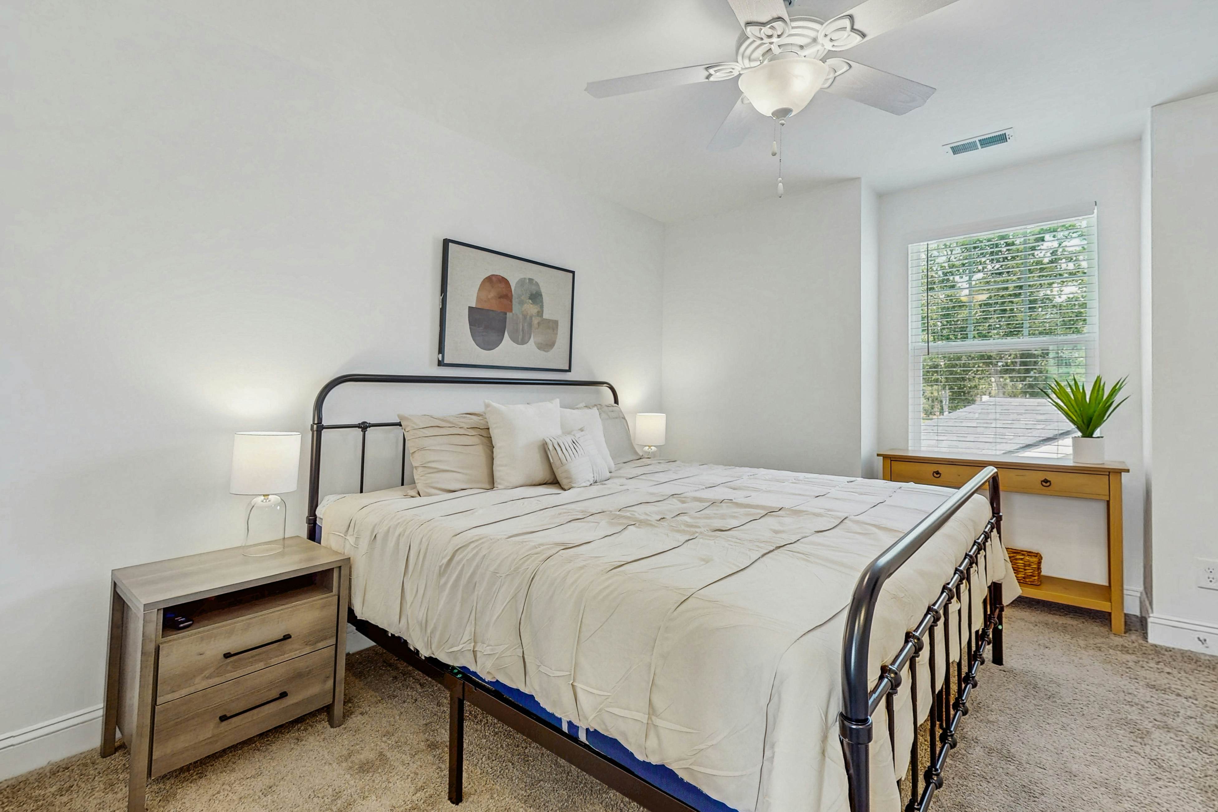 1BR Cottage Home in Pet Friendly Resort w/ Pool, hot tub & parks