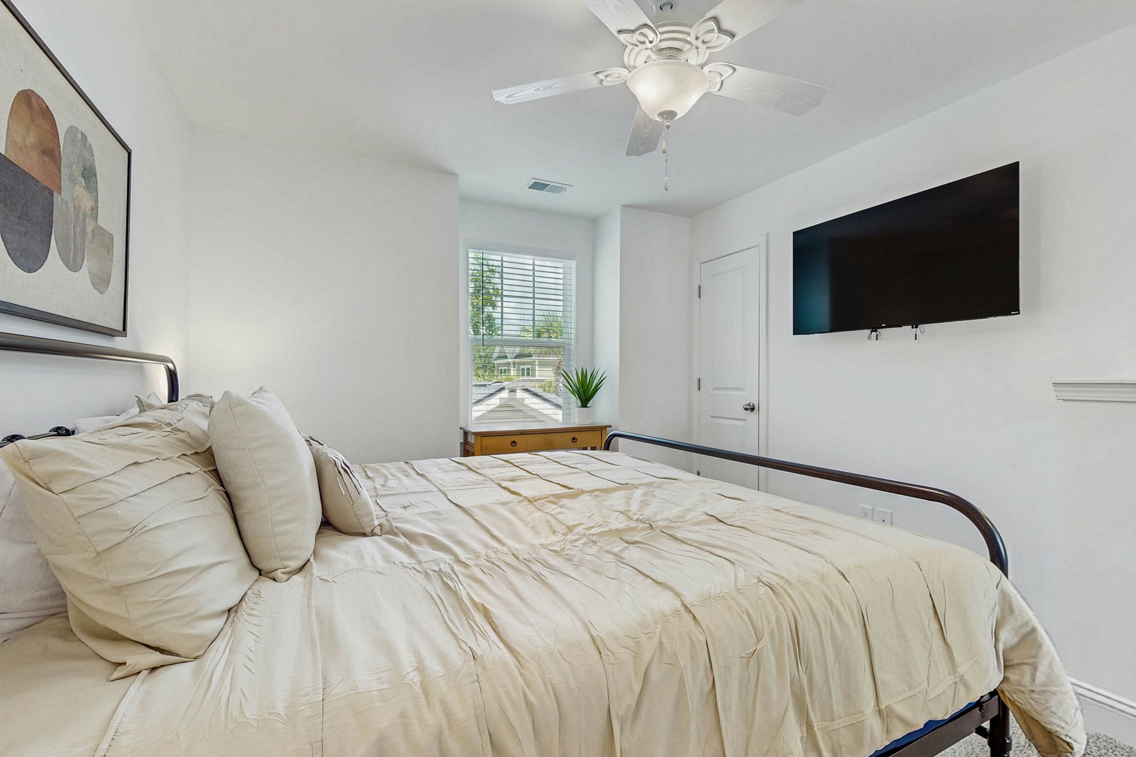 1BR Cottage Home in Pet Friendly Resort w/ Pool, hot tub & parks