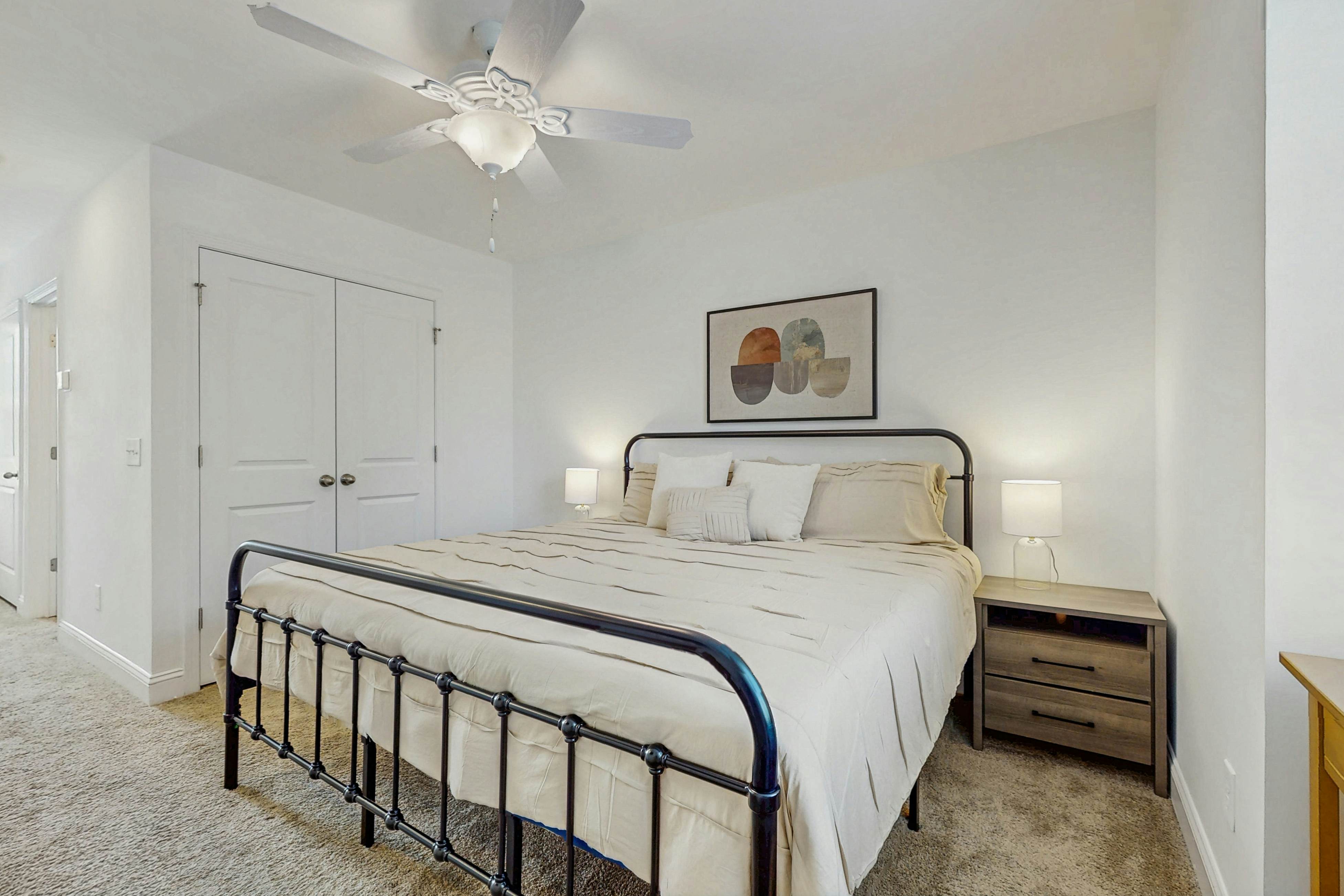 1BR Cottage Home in Pet Friendly Resort w/ Pool, hot tub & parks