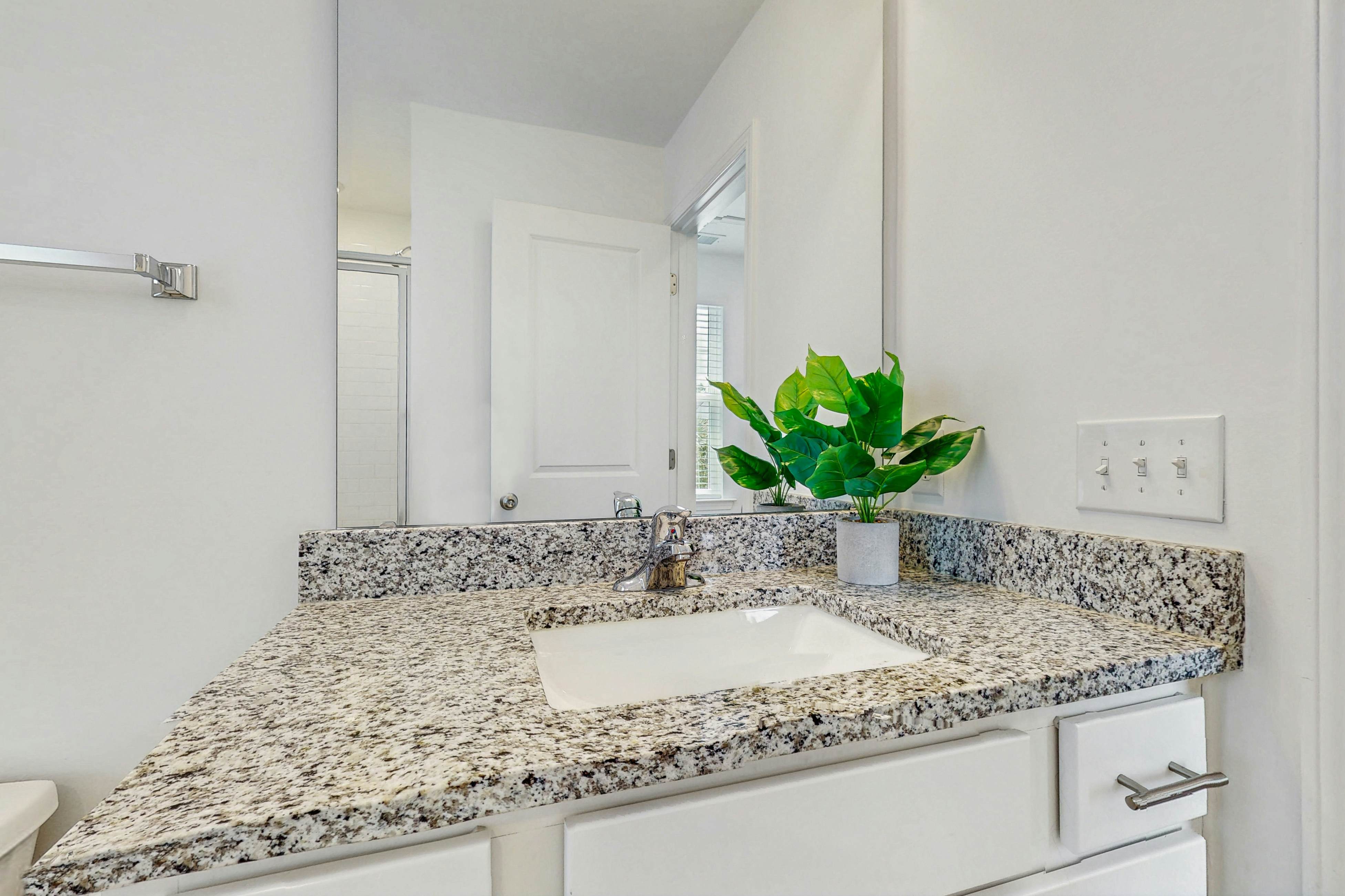 1BR Cottage Home in Pet Friendly Resort w/ Pool, hot tub & parks