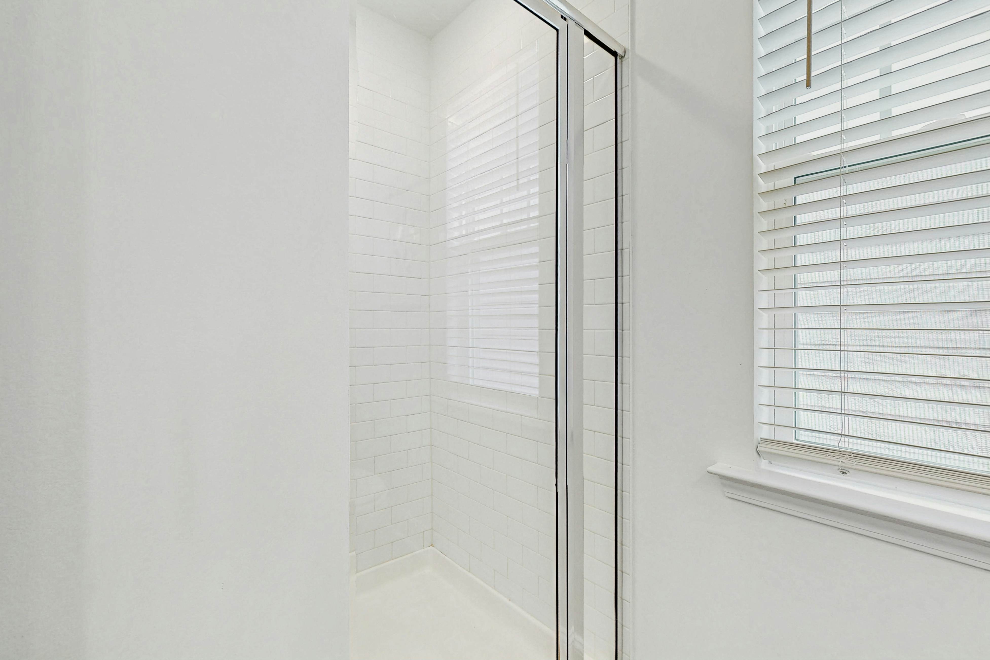 1BR Cottage Home in Pet Friendly Resort w/ Pool, hot tub & parks