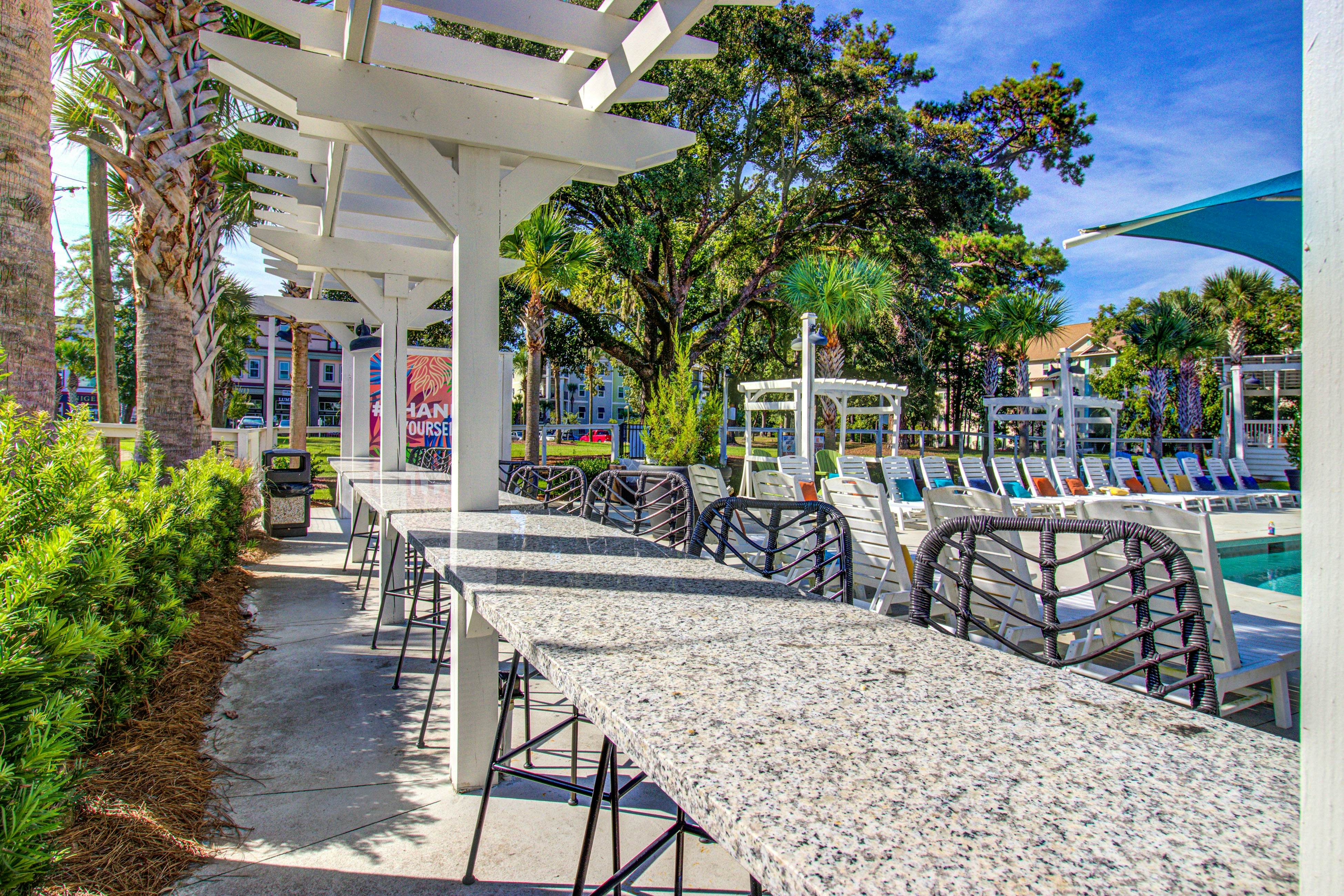 1BR Cottage Home in Pet Friendly Resort w/ Pool, hot tub & parks