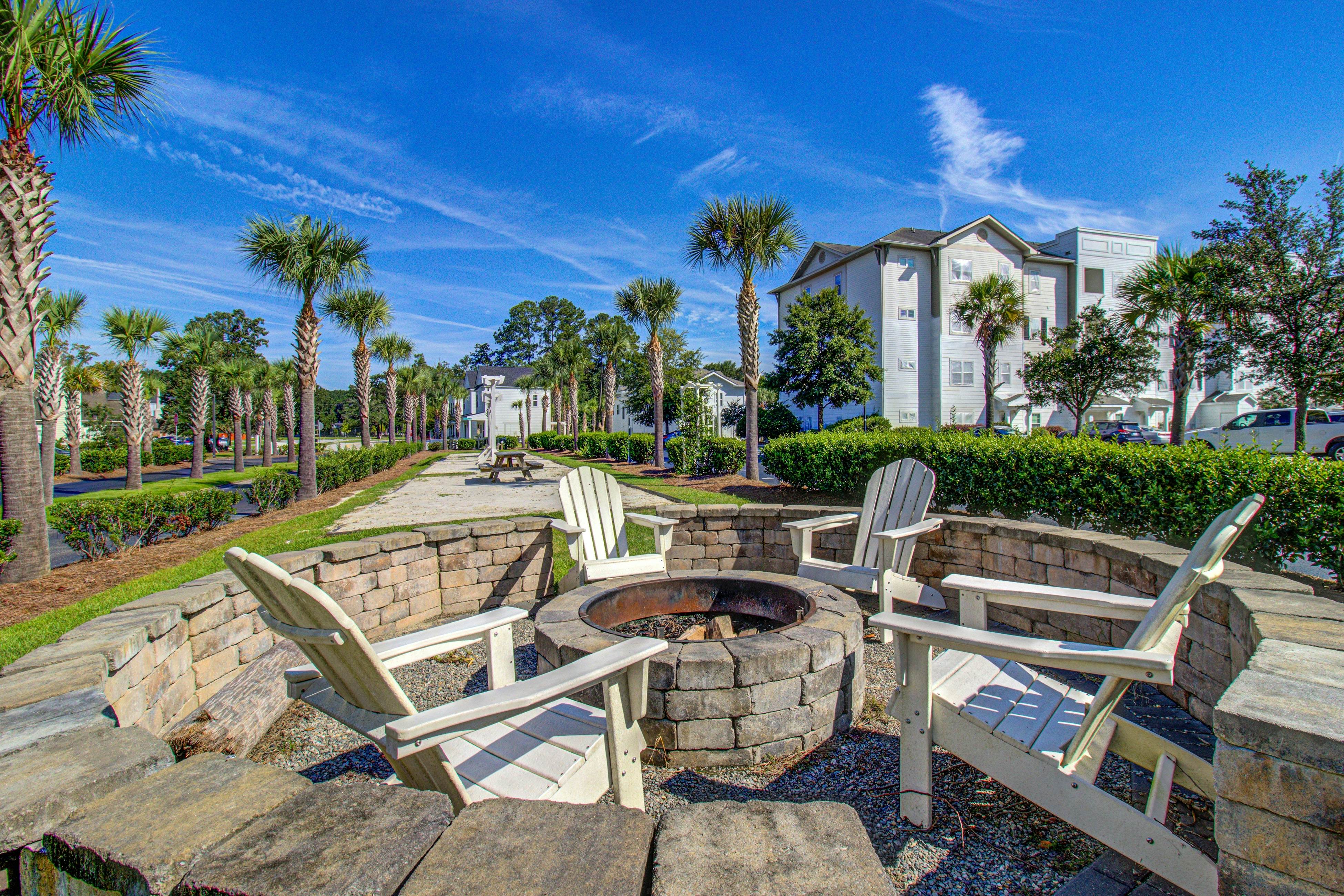 1BR Cottage Home in Pet Friendly Resort w/ Pool, hot tub & parks