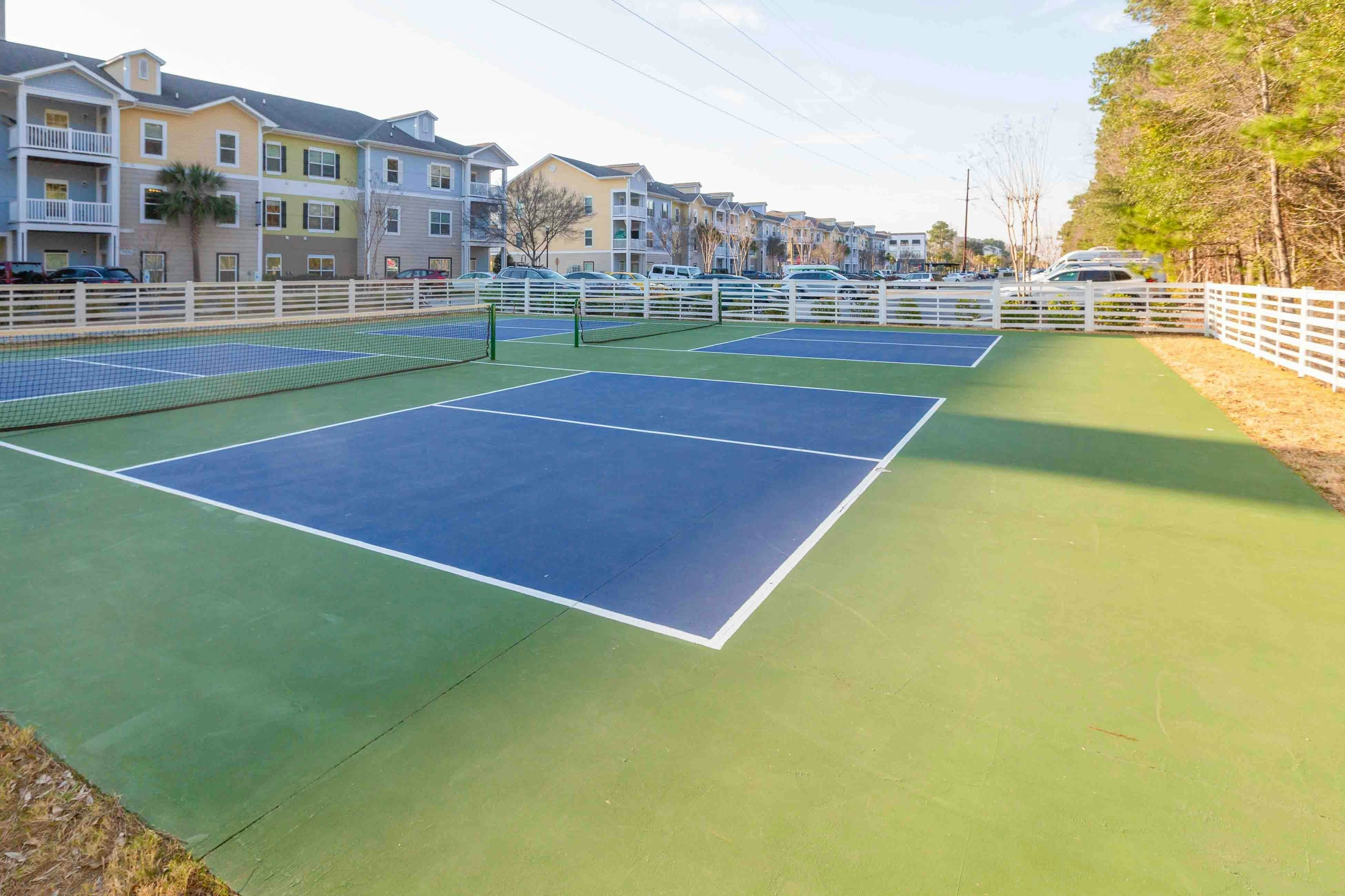 1BR Cottage Home in Pet Friendly Resort w/ Pool, hot tub & parks