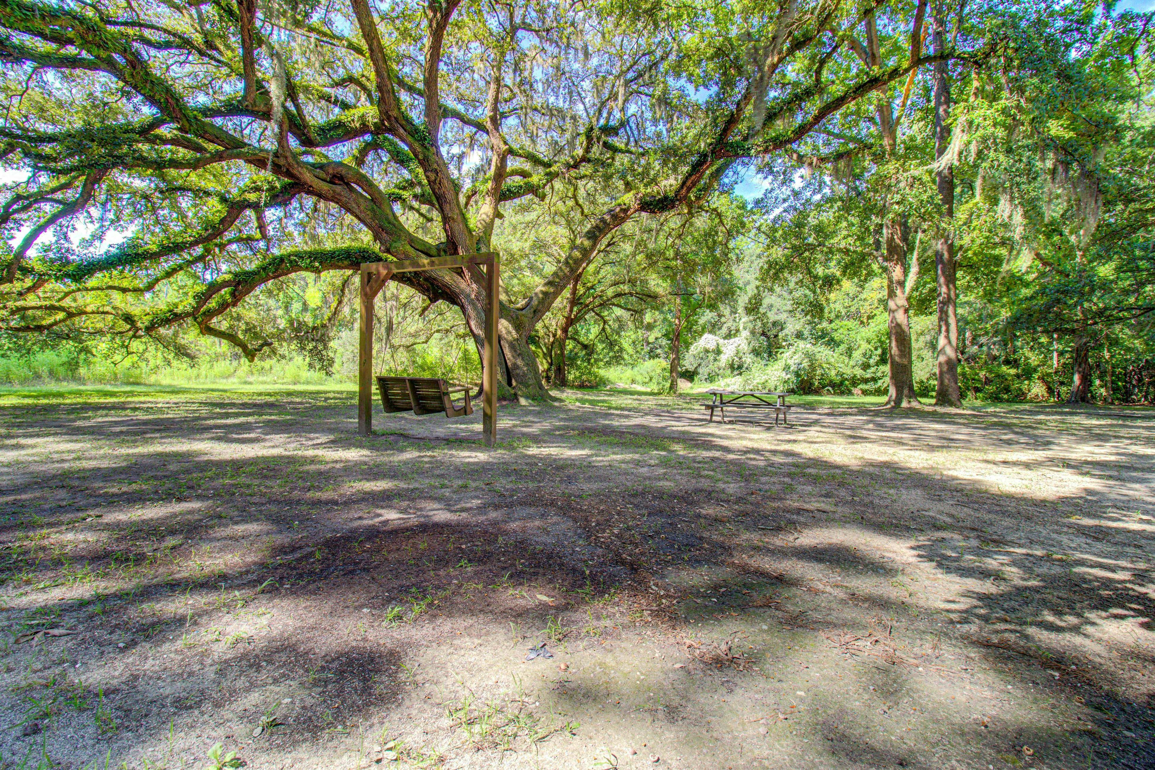 1BR Cottage Home in Pet Friendly Resort w/ Pool, hot tub & parks