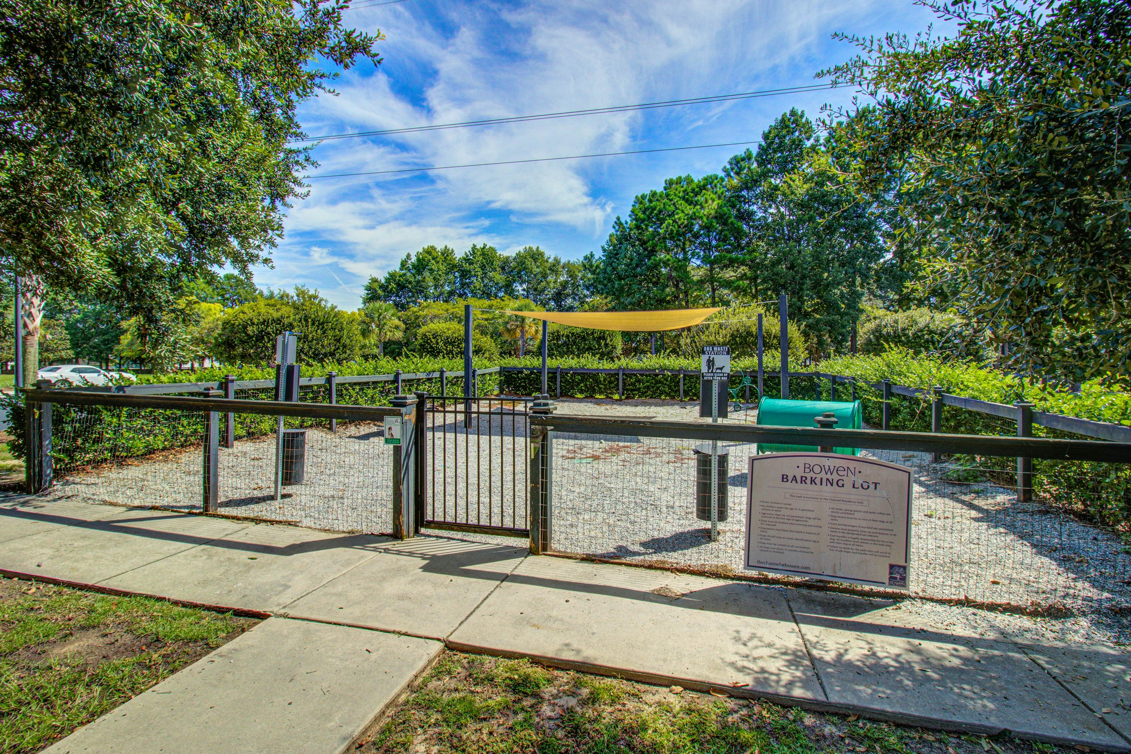 1BR Cottage Home in Pet Friendly Resort w/ Pool, hot tub & parks