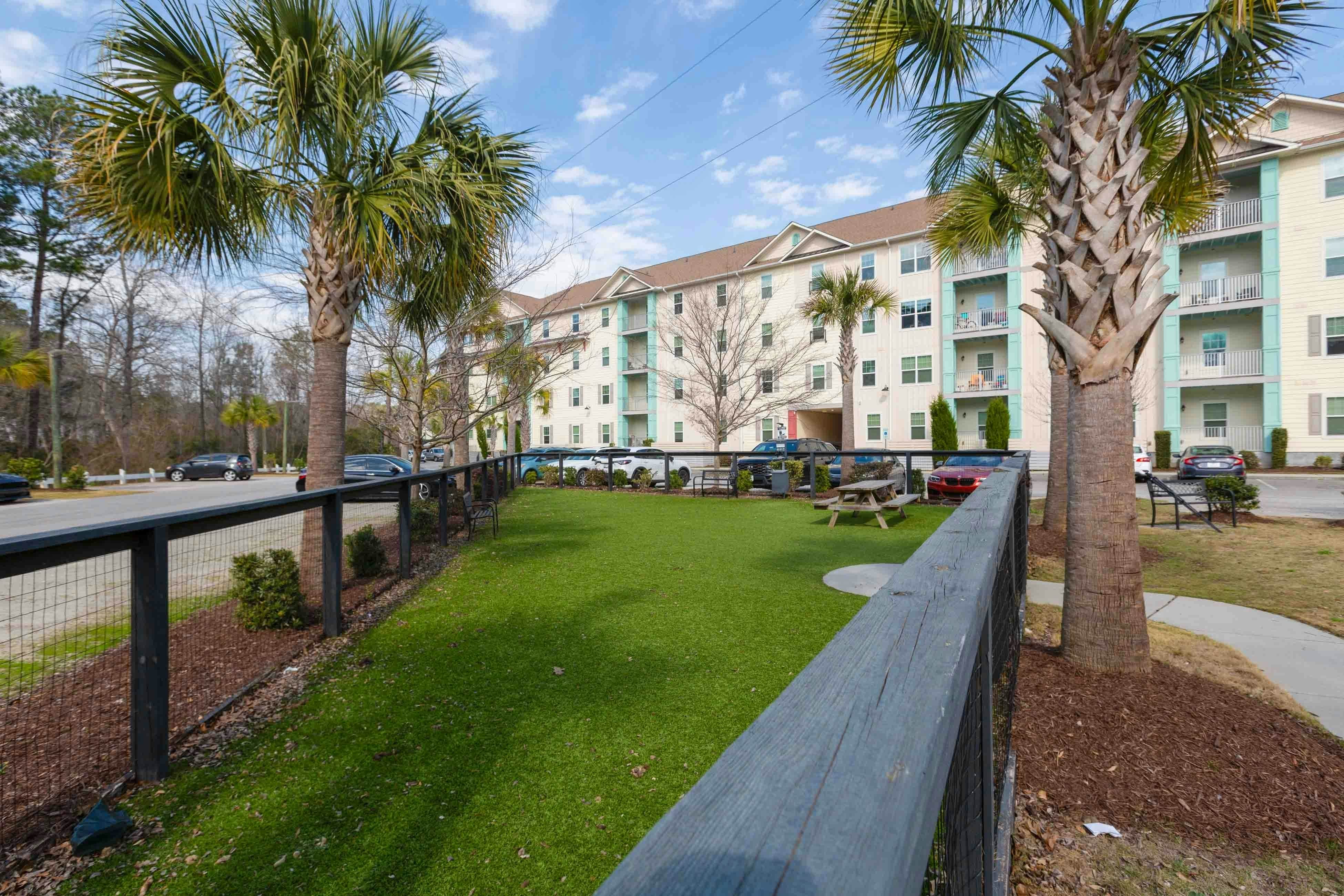 1BR Cottage Home in Pet Friendly Resort w/ Pool, hot tub & parks