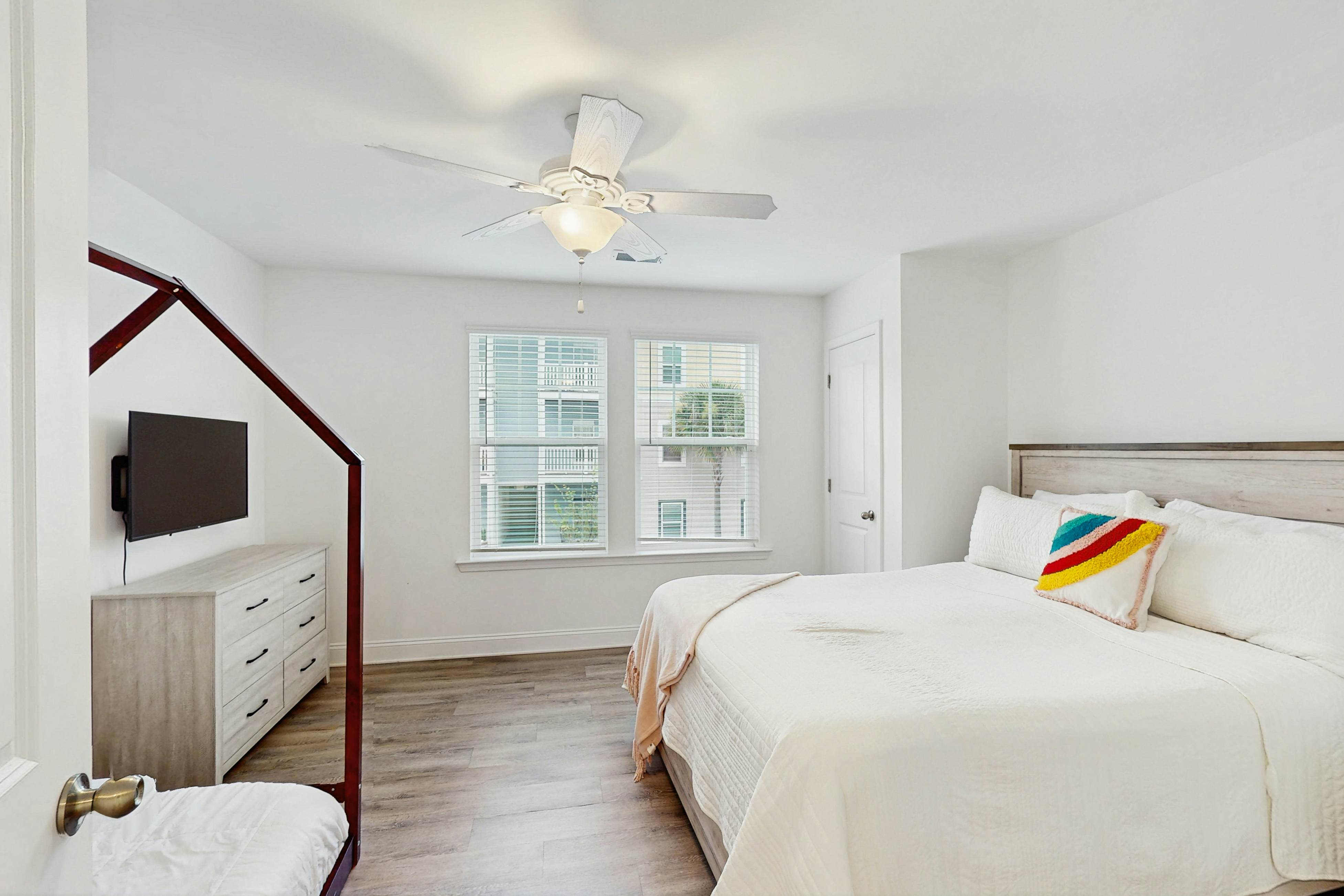 Modern 3BR Cottage in Pet Friendly Luxury Resort w/ Pool