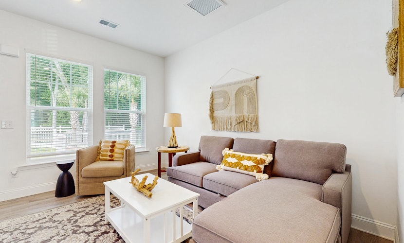 Cozy 2BR Pet Friendly Walkable Resort Cottage w/ Pool Access