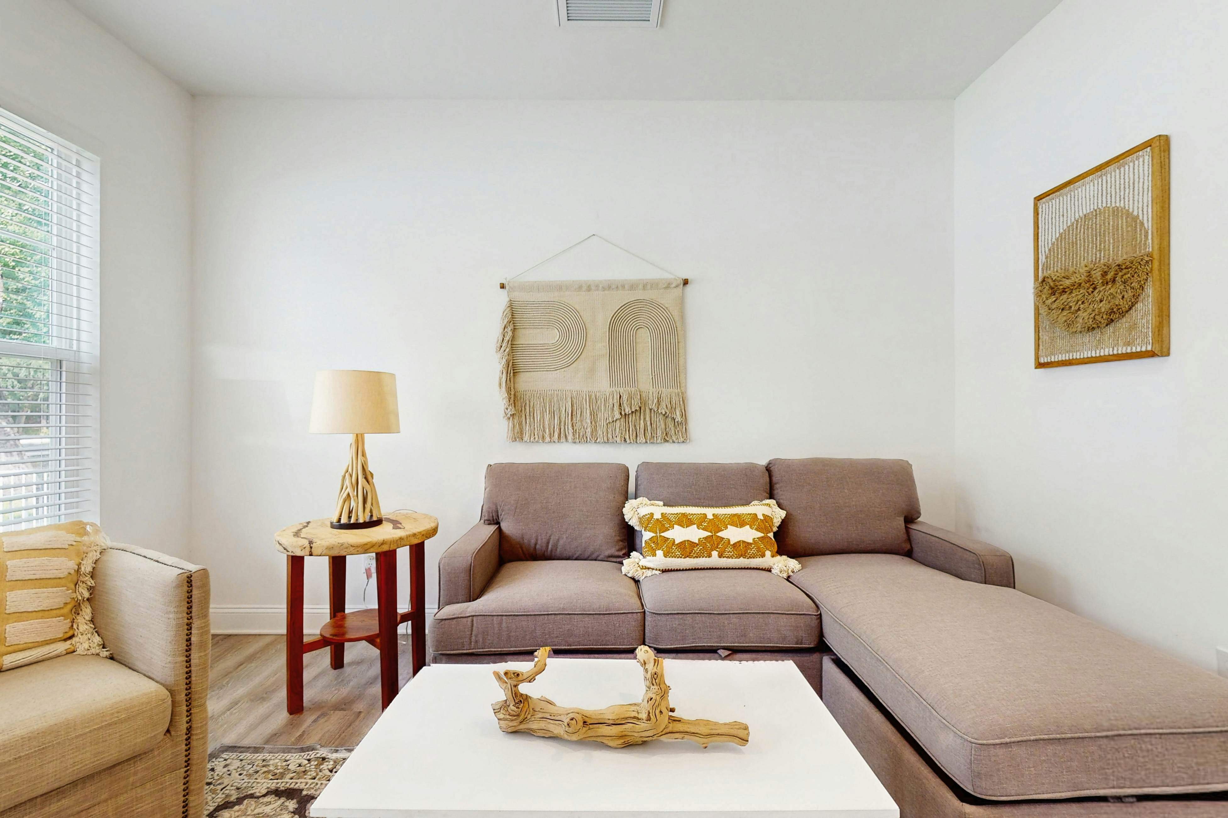 Cozy 2BR Pet Friendly Walkable Resort Cottage w/ Pool Access