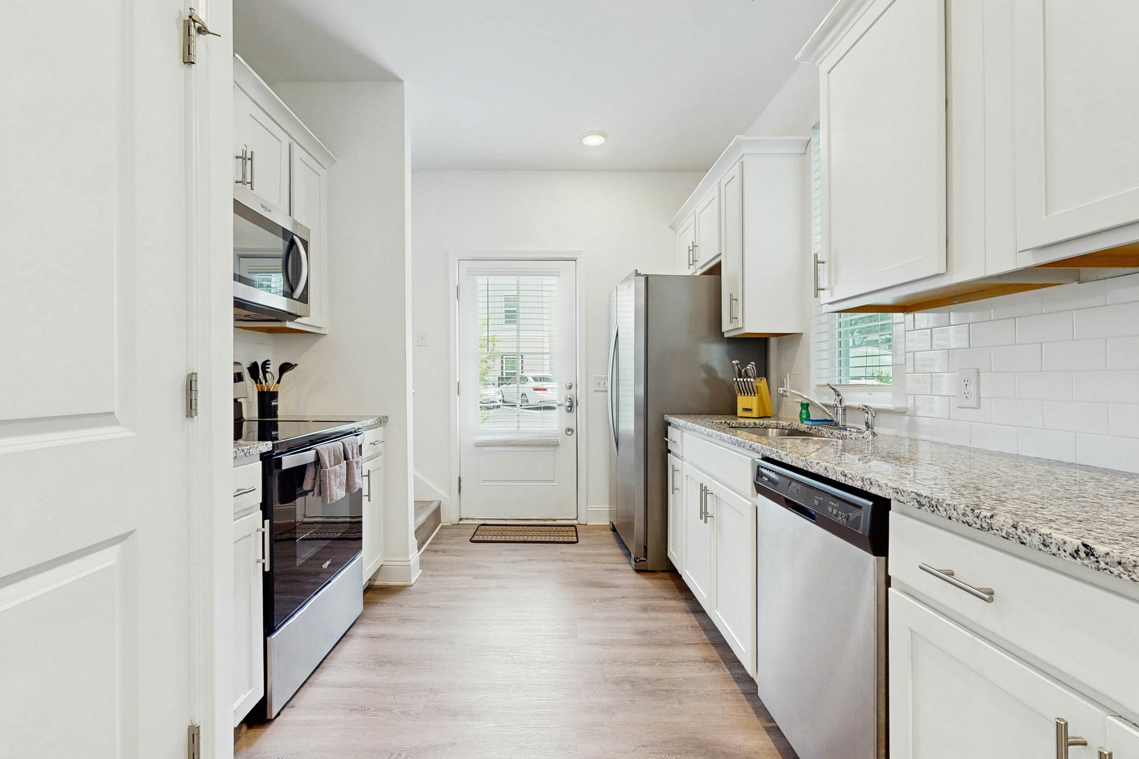 Cozy 2BR Pet Friendly Walkable Resort Cottage w/ Pool Access