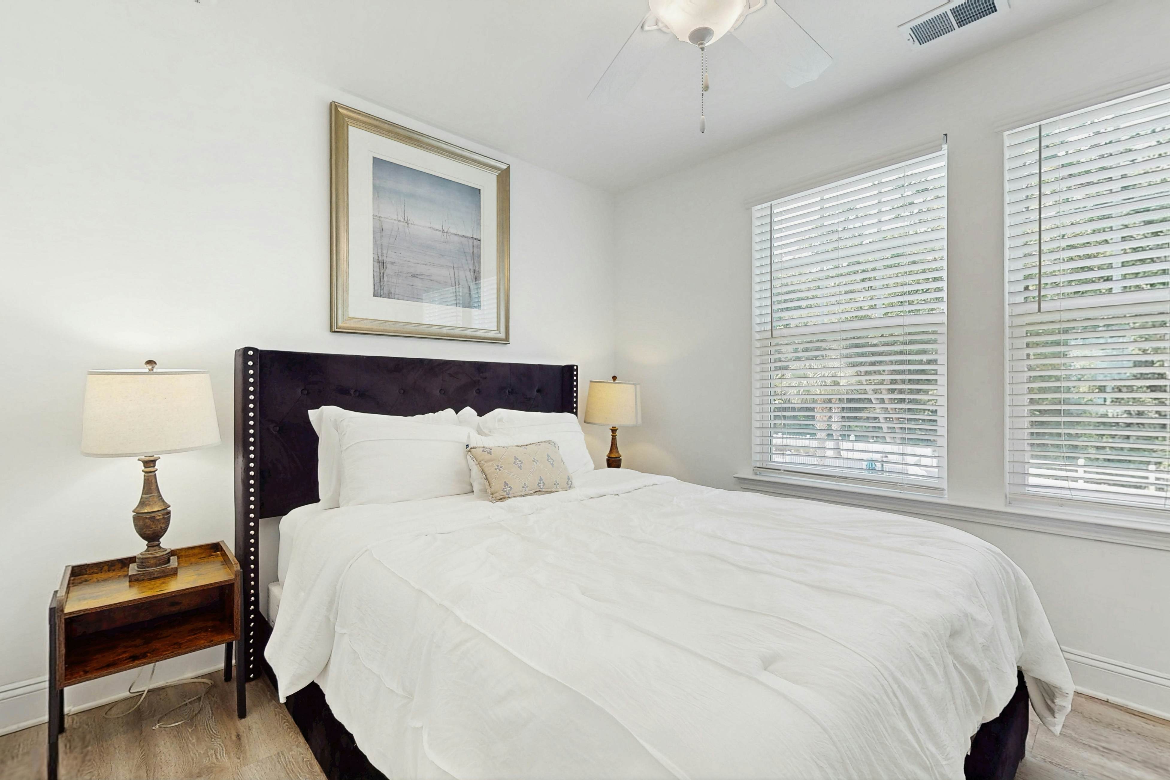 Cozy 2BR Pet Friendly Walkable Resort Cottage w/ Pool Access