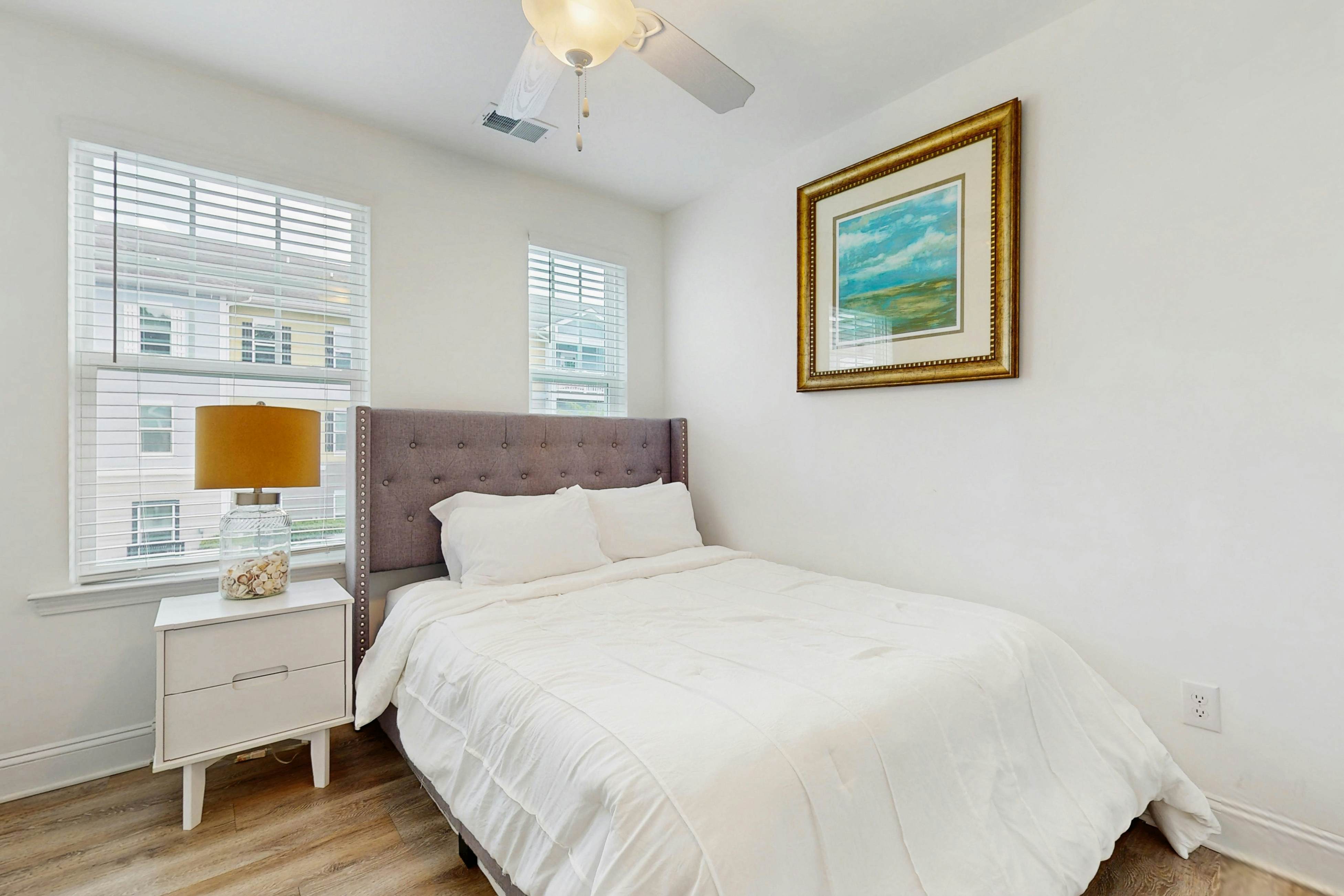 Cozy 2BR Pet Friendly Walkable Resort Cottage w/ Pool Access