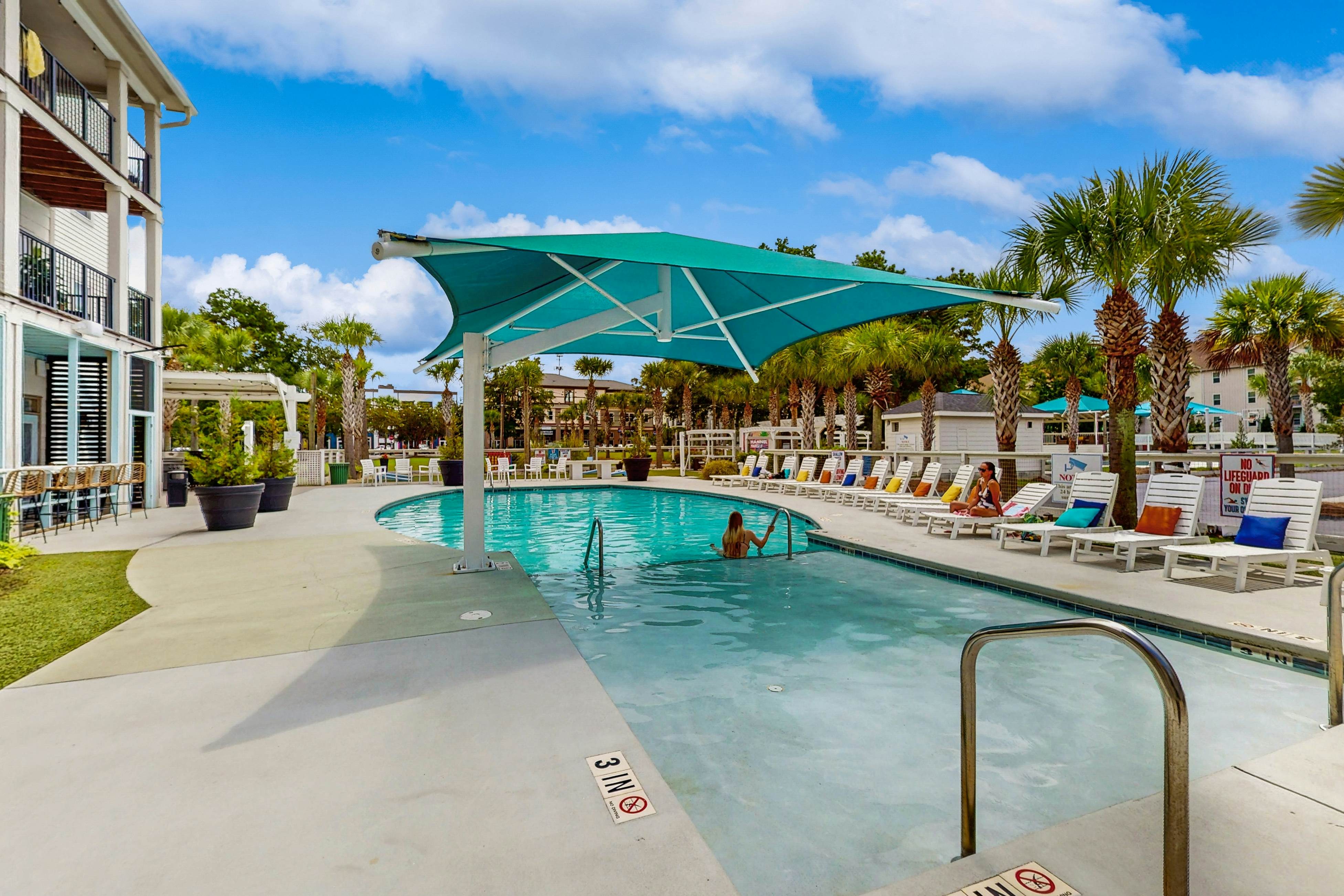 Cozy 2BR Pet Friendly Walkable Resort Cottage w/ Pool Access