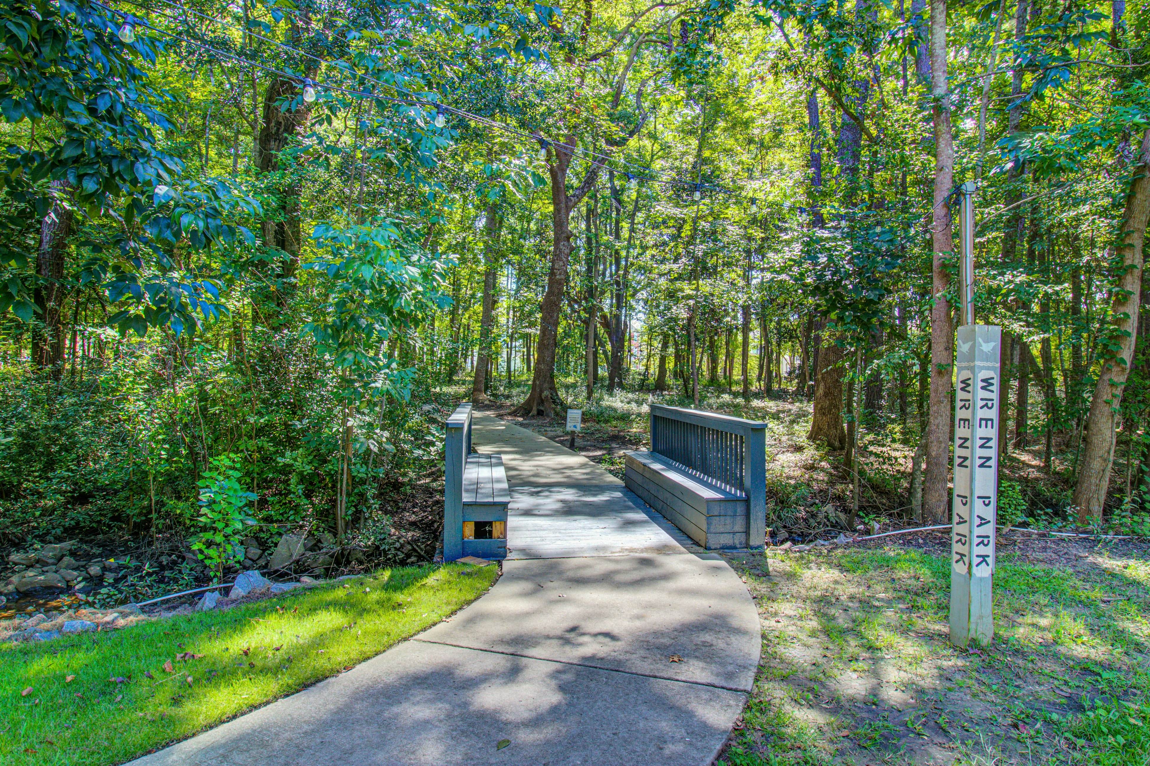 Cozy 2BR Pet Friendly Walkable Resort Cottage w/ Pool Access