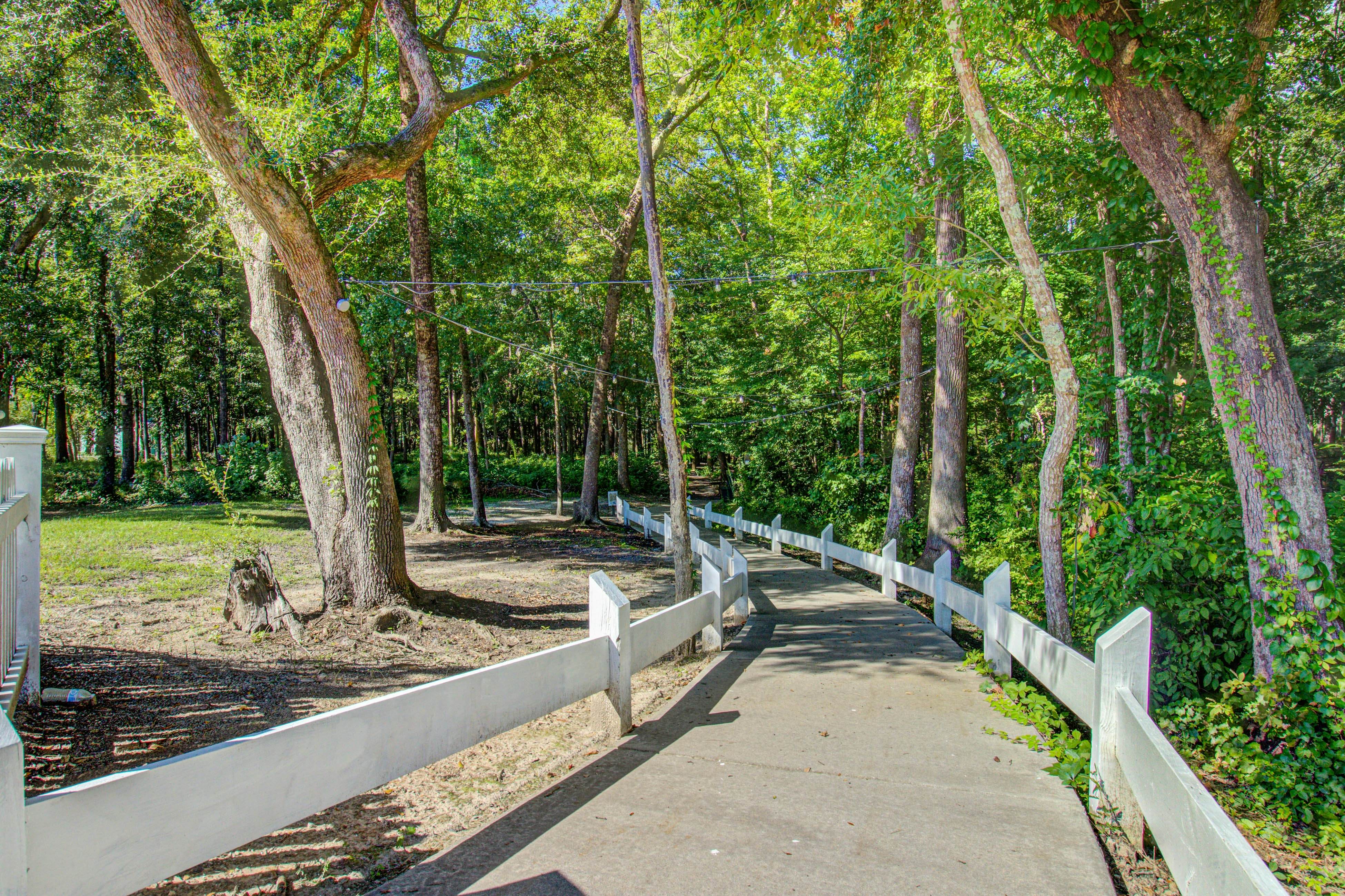 Cozy 2BR Pet Friendly Walkable Resort Cottage w/ Pool Access